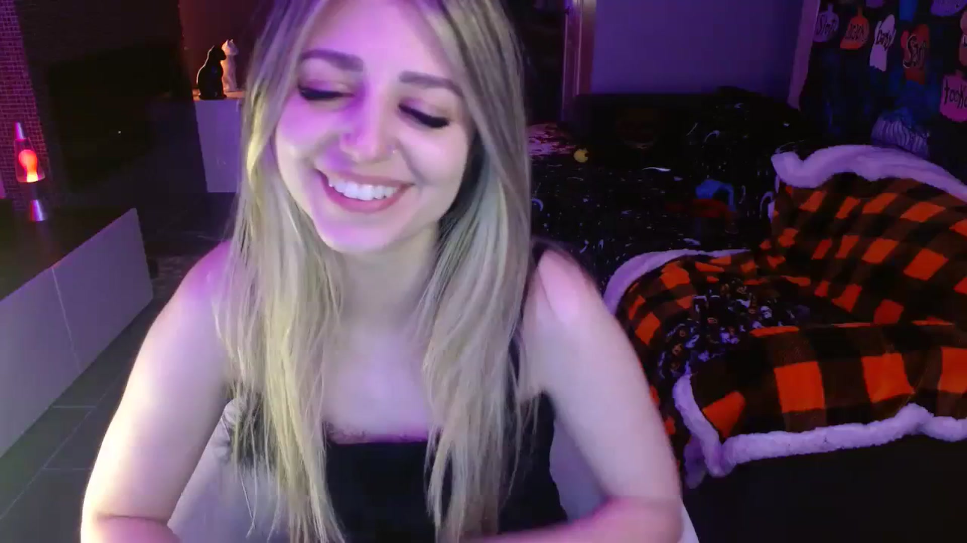 Gallery image thumbnail from Serafina's myfreecams stream on, 10/29/2023, 06:36 image 1 of 20