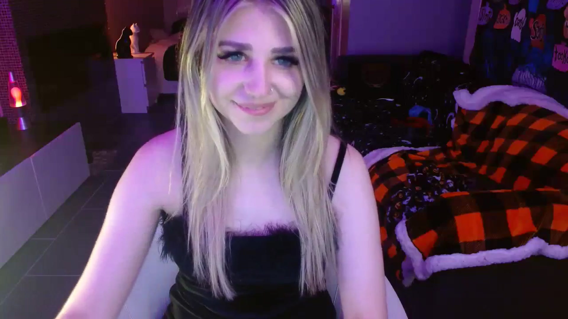 Gallery image thumbnail from Serafina's myfreecams stream on, 10/29/2023, 06:36 image 5 of 20