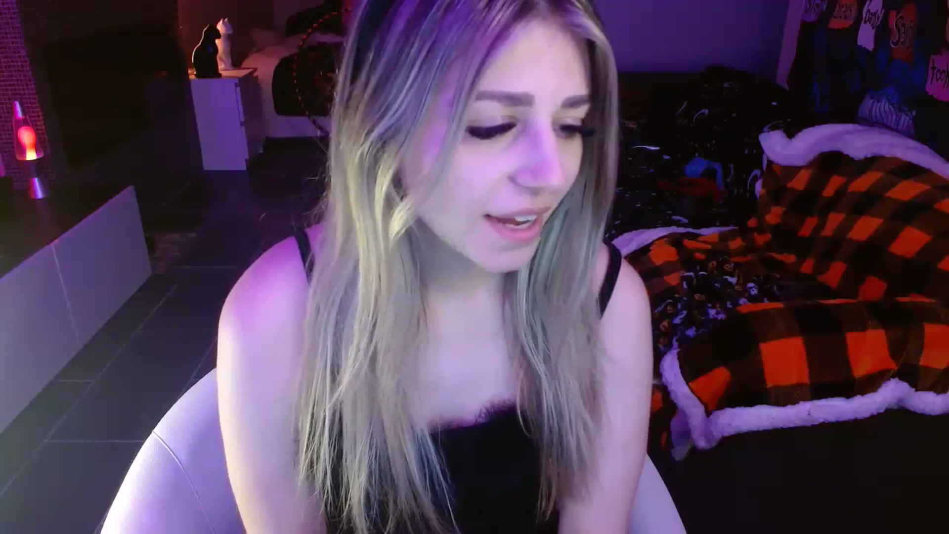 Gallery image thumbnail from Serafina's myfreecams stream on, 10/29/2023, 06:36 image 12 of 20