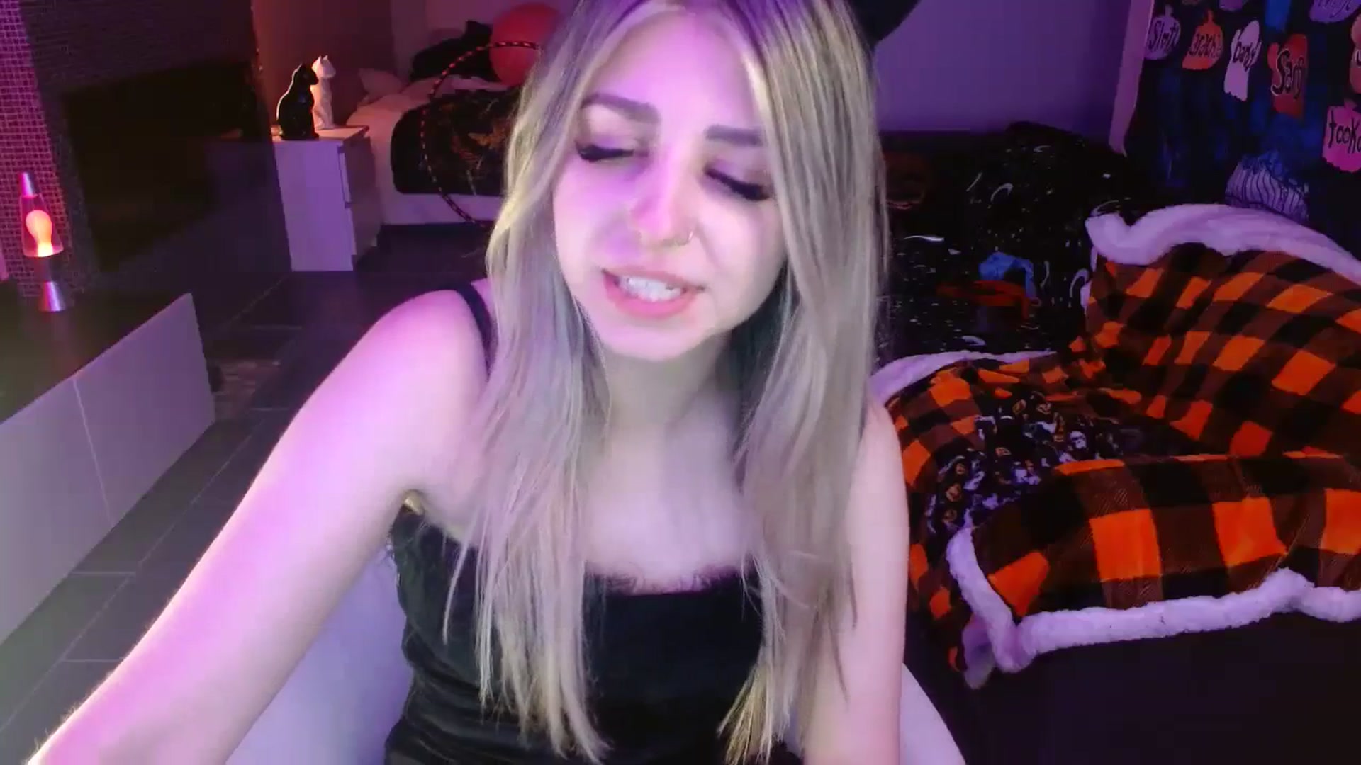 Gallery image thumbnail from Serafina's myfreecams stream on, 10/29/2023, 06:36 image 4 of 20