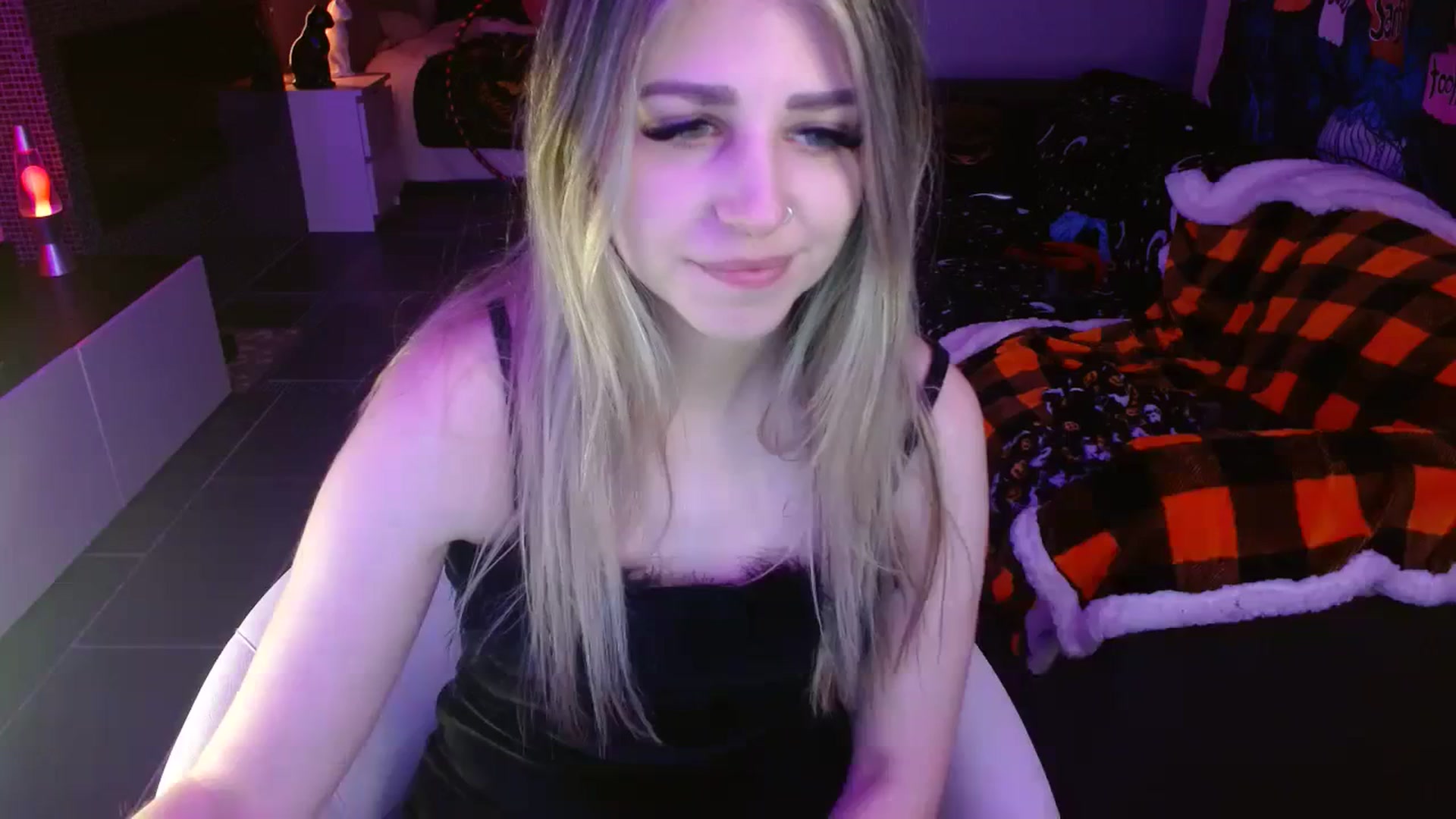Gallery image thumbnail from Serafina's myfreecams stream on, 10/29/2023, 06:36 image 9 of 20