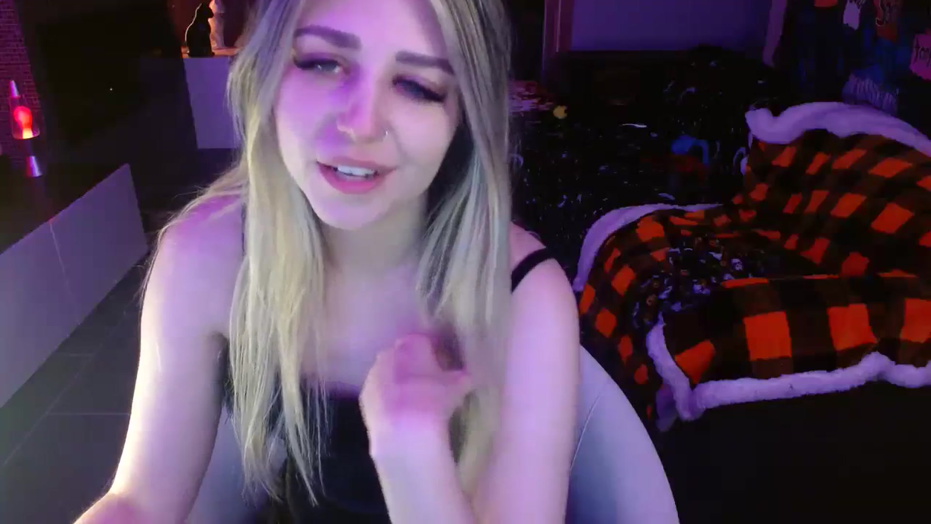 Gallery image thumbnail from Serafina's myfreecams stream on, 10/29/2023, 06:36 image 11 of 20
