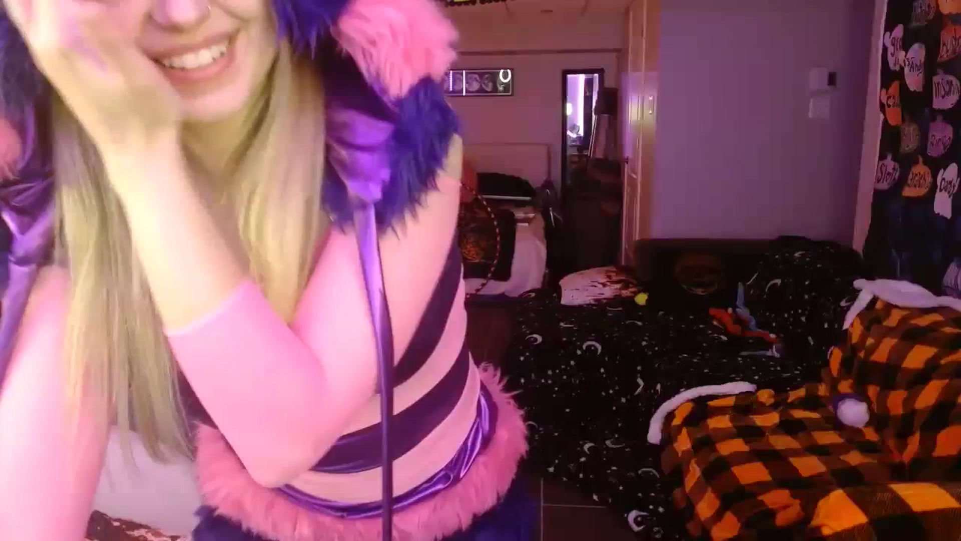 Gallery image thumbnail from Serafina's myfreecams stream on, 10/30/2023, 04:40 image 18 of 20