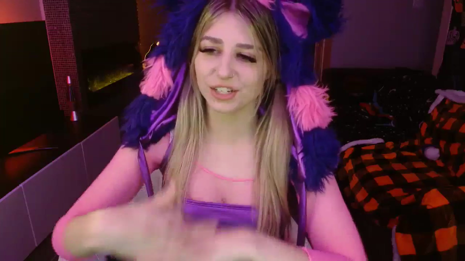 Gallery image thumbnail from Serafina's myfreecams stream on, 10/30/2023, 04:40 image 7 of 20