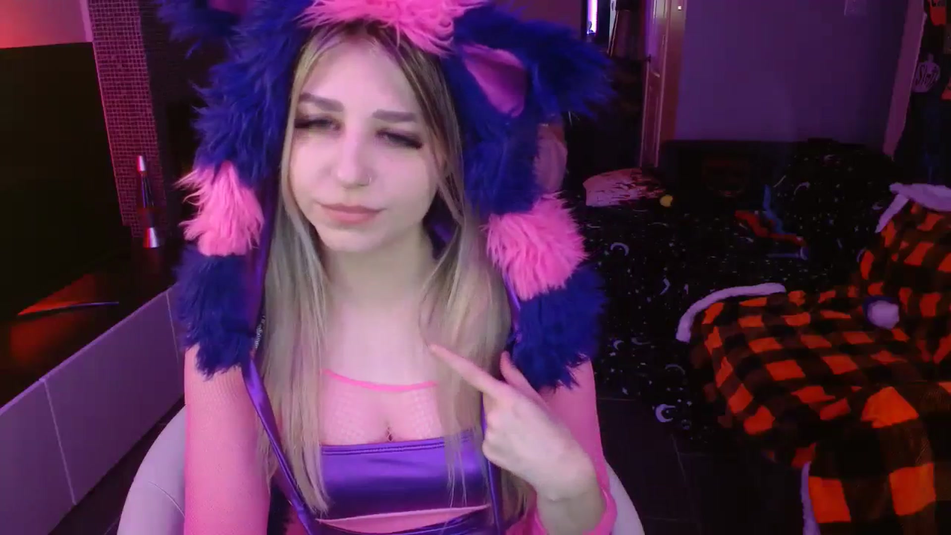 Gallery image thumbnail from Serafina's myfreecams stream on, 10/30/2023, 04:40 image 5 of 20
