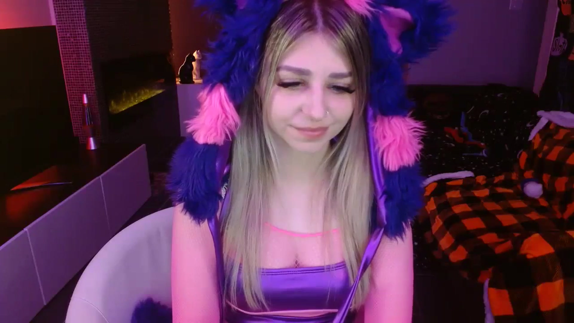 Gallery image thumbnail from Serafina's myfreecams stream on, 10/30/2023, 04:40 image 14 of 20