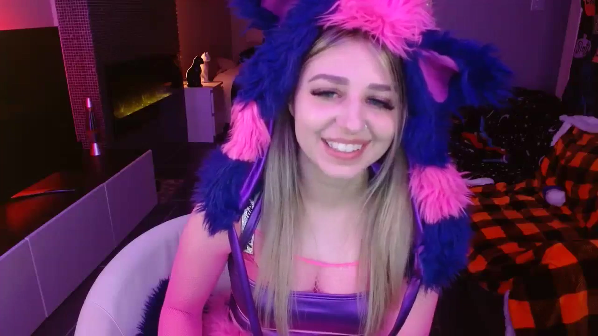 Gallery image thumbnail from Serafina's myfreecams stream on, 10/30/2023, 04:40 image 9 of 20