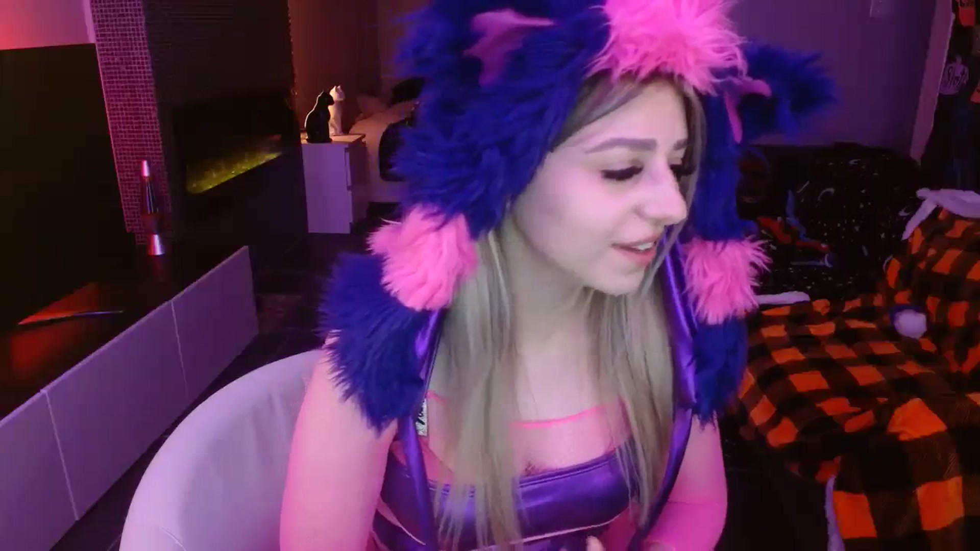 Gallery image thumbnail from Serafina's myfreecams stream on, 10/30/2023, 04:40 image 10 of 20