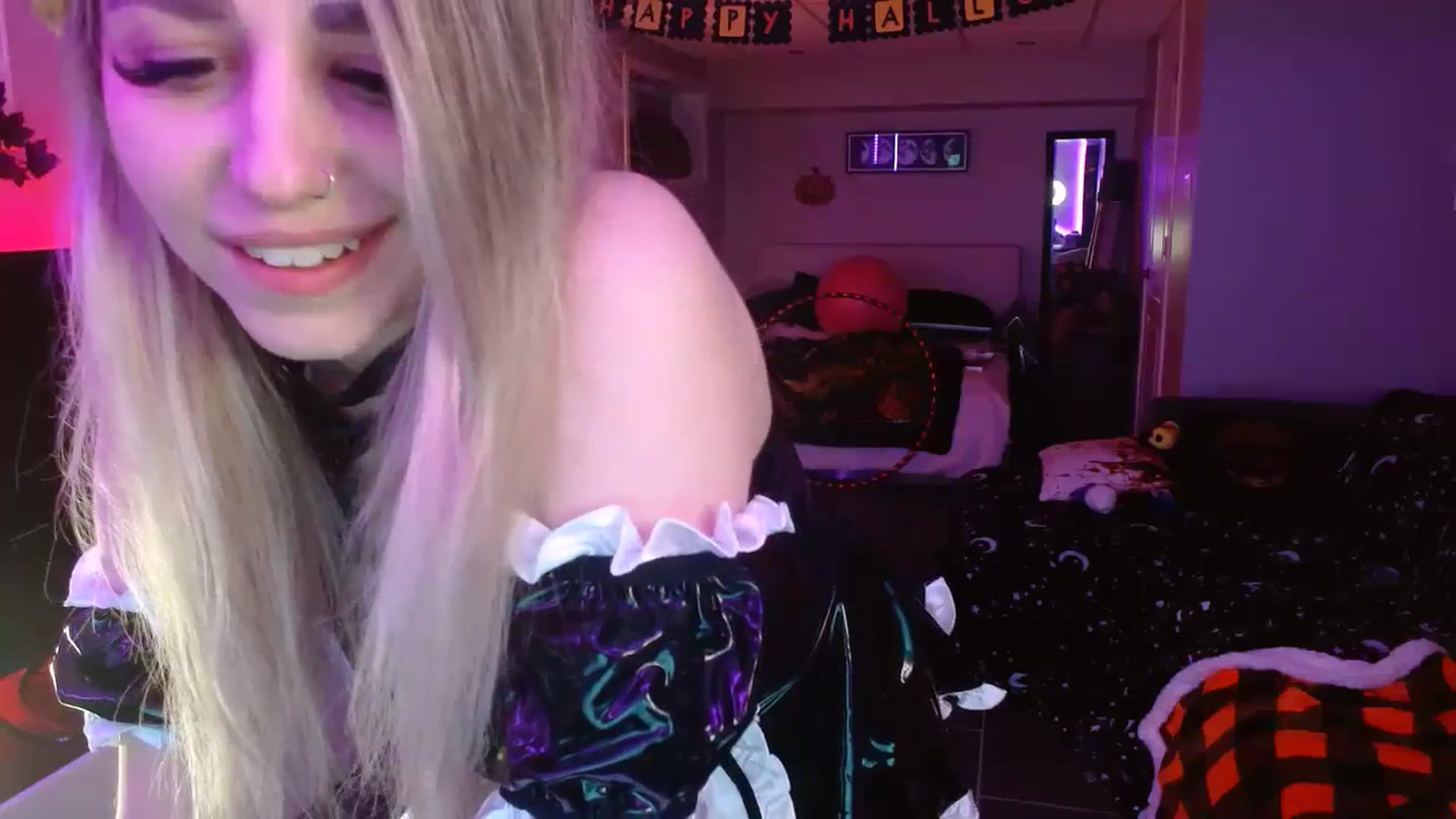 Gallery image thumbnail from Serafina's myfreecams stream on, 10/31/2023, 04:29 image 9 of 20