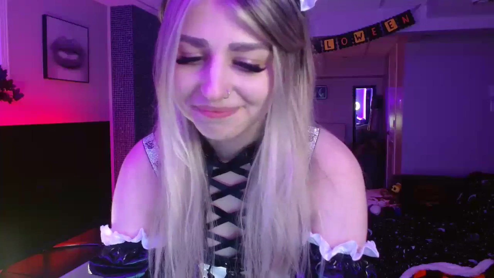 Gallery image thumbnail from Serafina's myfreecams stream on, 10/31/2023, 04:29 image 10 of 20