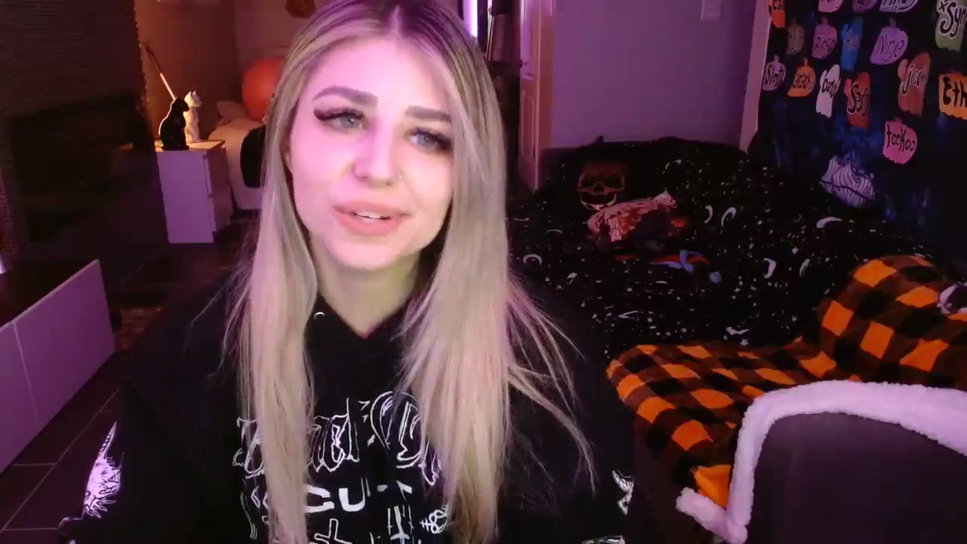 Gallery image thumbnail from Serafina's myfreecams stream on, 11/10/2023, 04:23 image 9 of 20