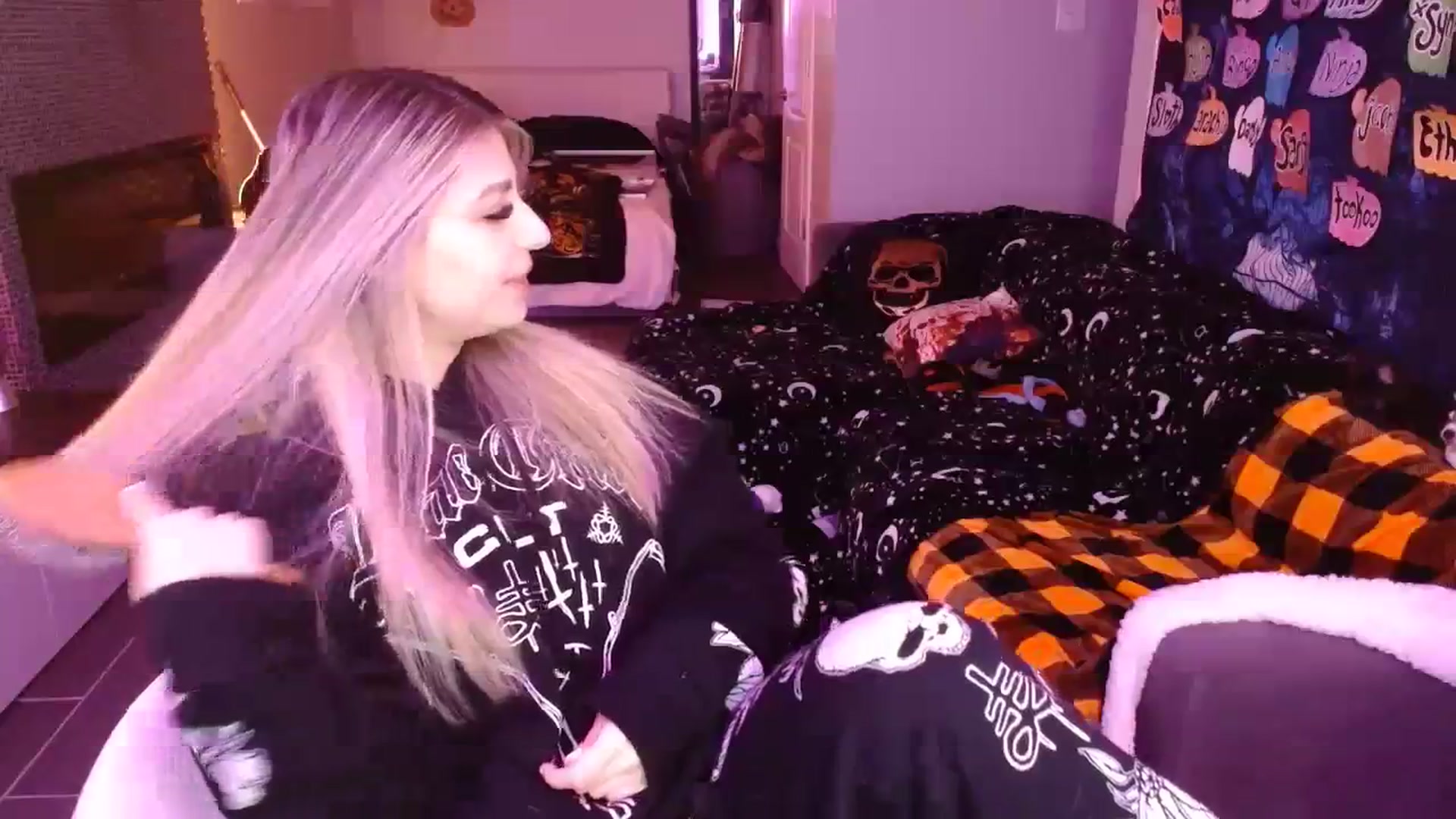 Gallery image thumbnail from Serafina's myfreecams stream on, 11/10/2023, 04:23 image 2 of 20