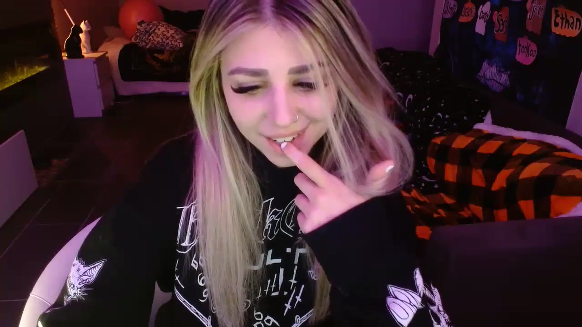 Gallery image thumbnail from Serafina's myfreecams stream on, 11/10/2023, 07:35 image 5 of 20