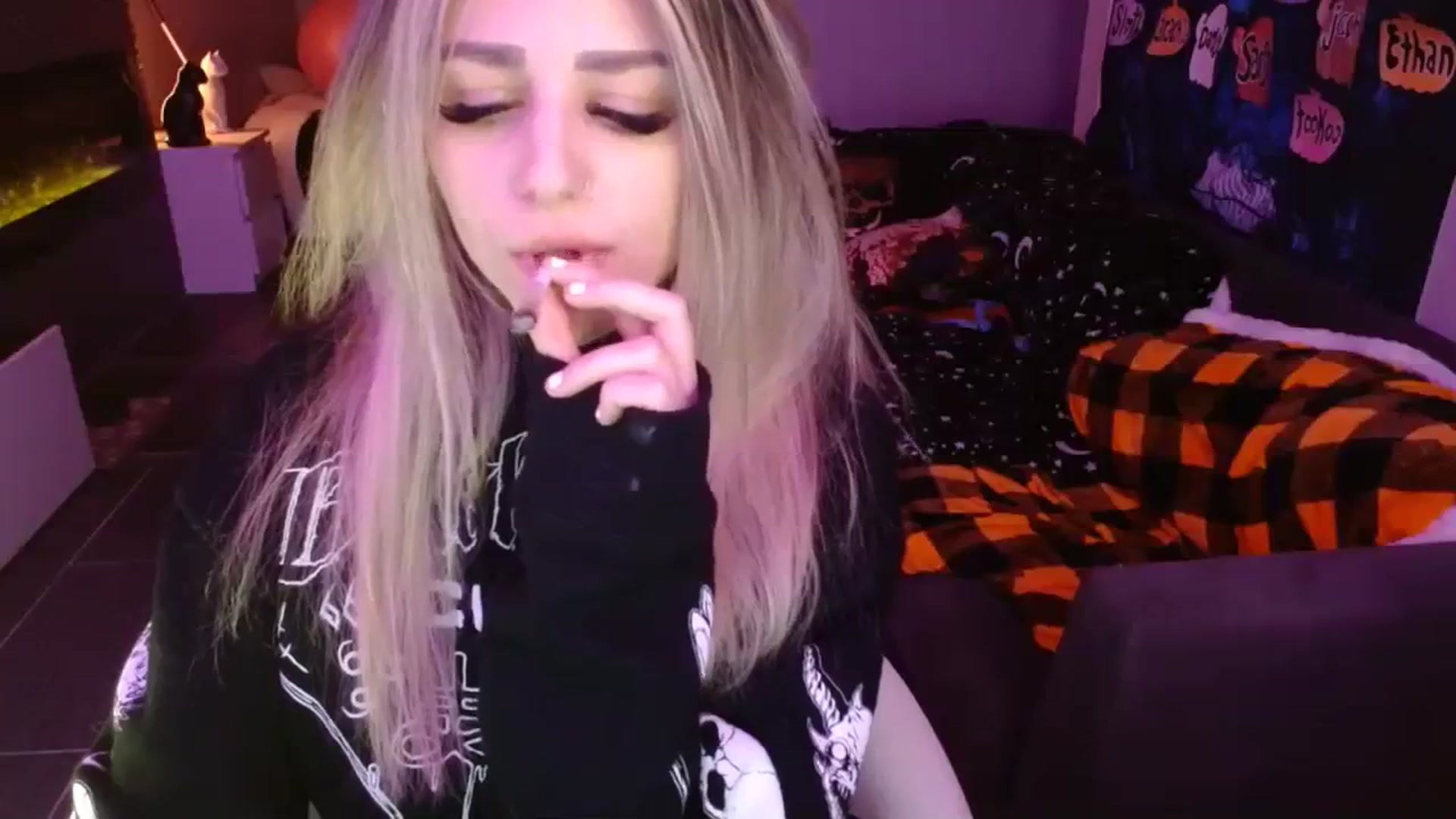 Gallery image thumbnail from Serafina's myfreecams stream on, 11/10/2023, 07:35 image 2 of 20