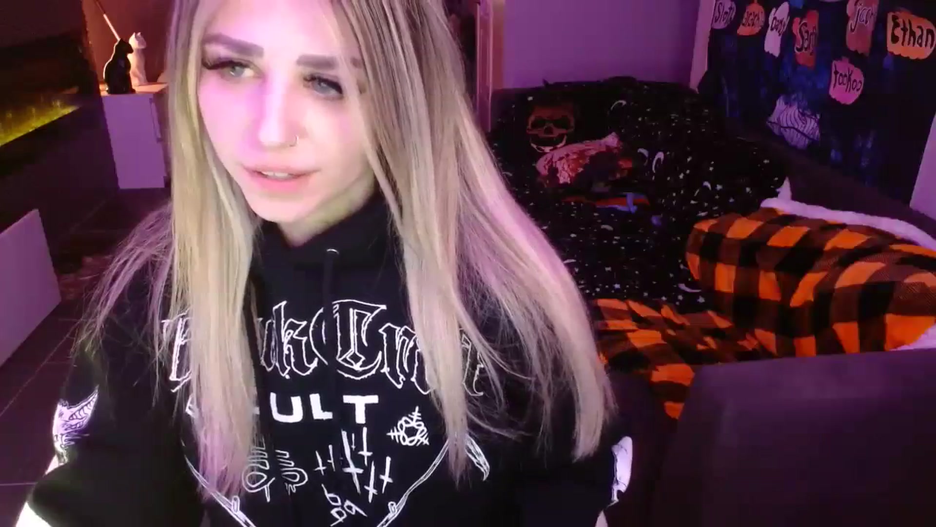 Gallery image thumbnail from Serafina's myfreecams stream on, 11/10/2023, 07:35 image 17 of 20