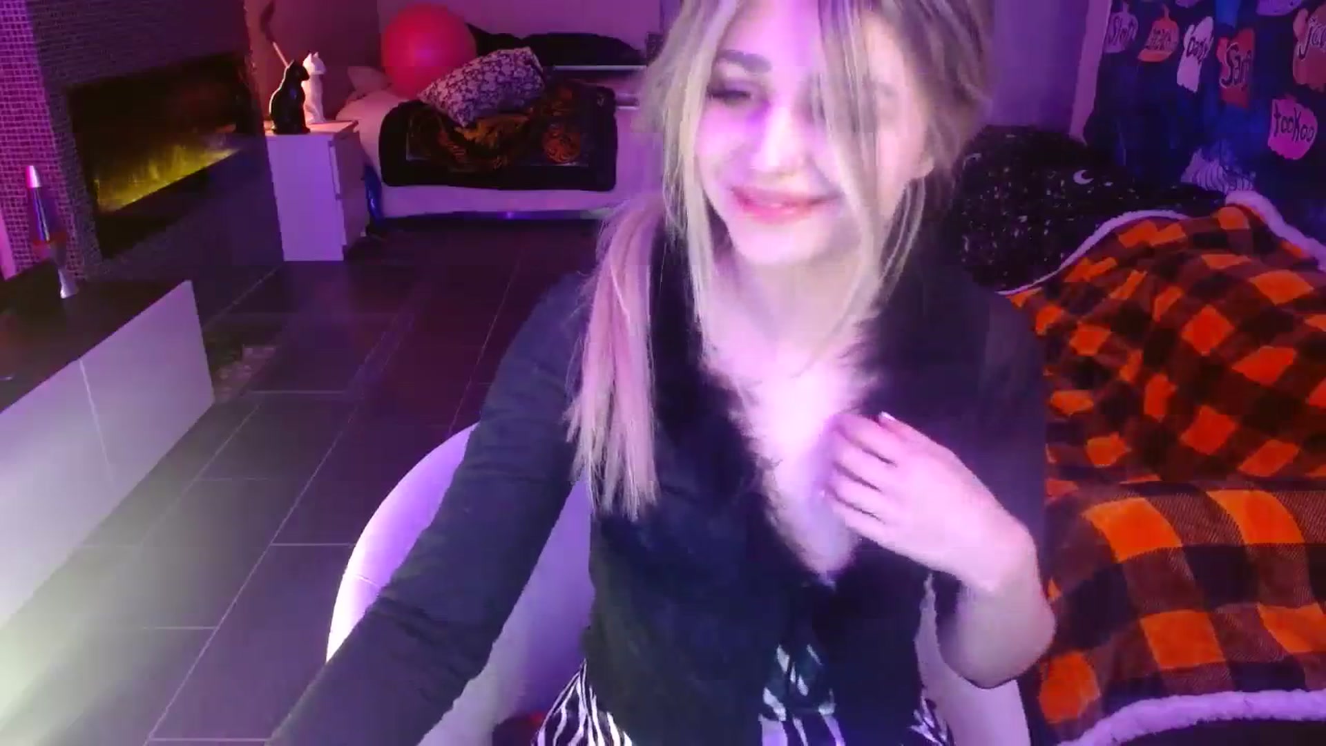 Gallery image thumbnail from Serafina's myfreecams stream on, 11/13/2023, 04:45 image 17 of 20