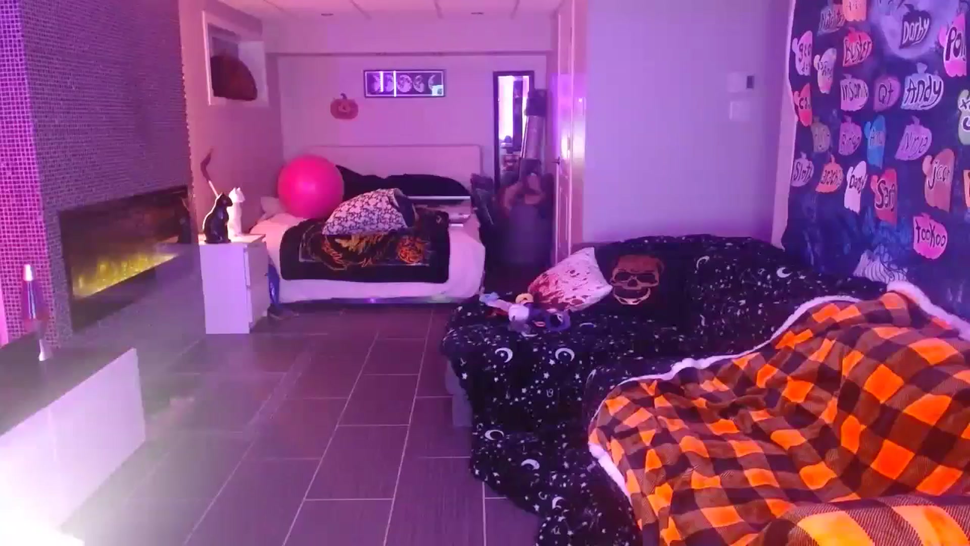 Gallery image thumbnail from Serafina's myfreecams stream on, 11/13/2023, 04:58 image 19 of 20