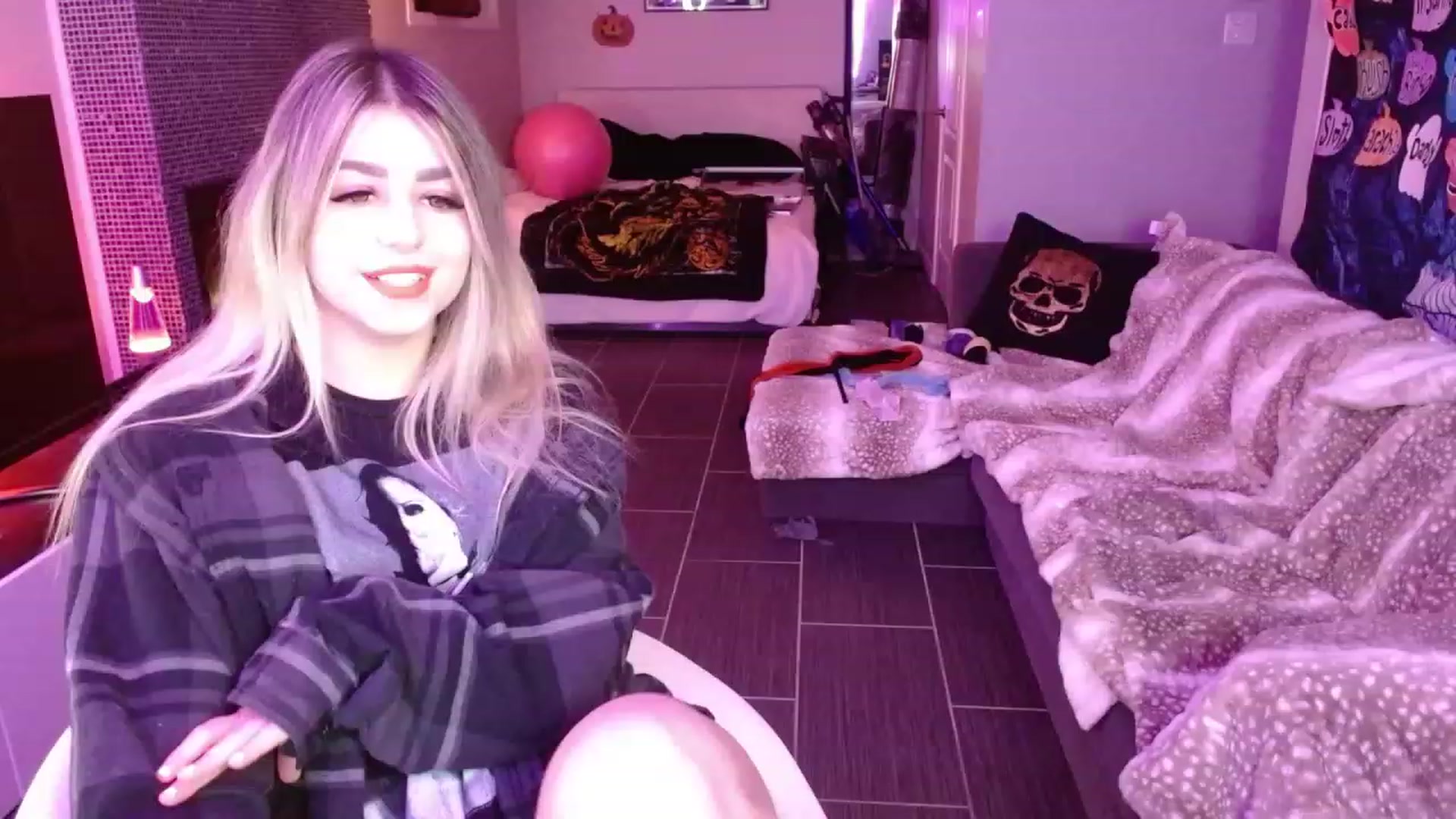 Gallery image thumbnail from Serafina's myfreecams stream on, 11/15/2023, 02:53 image 18 of 20