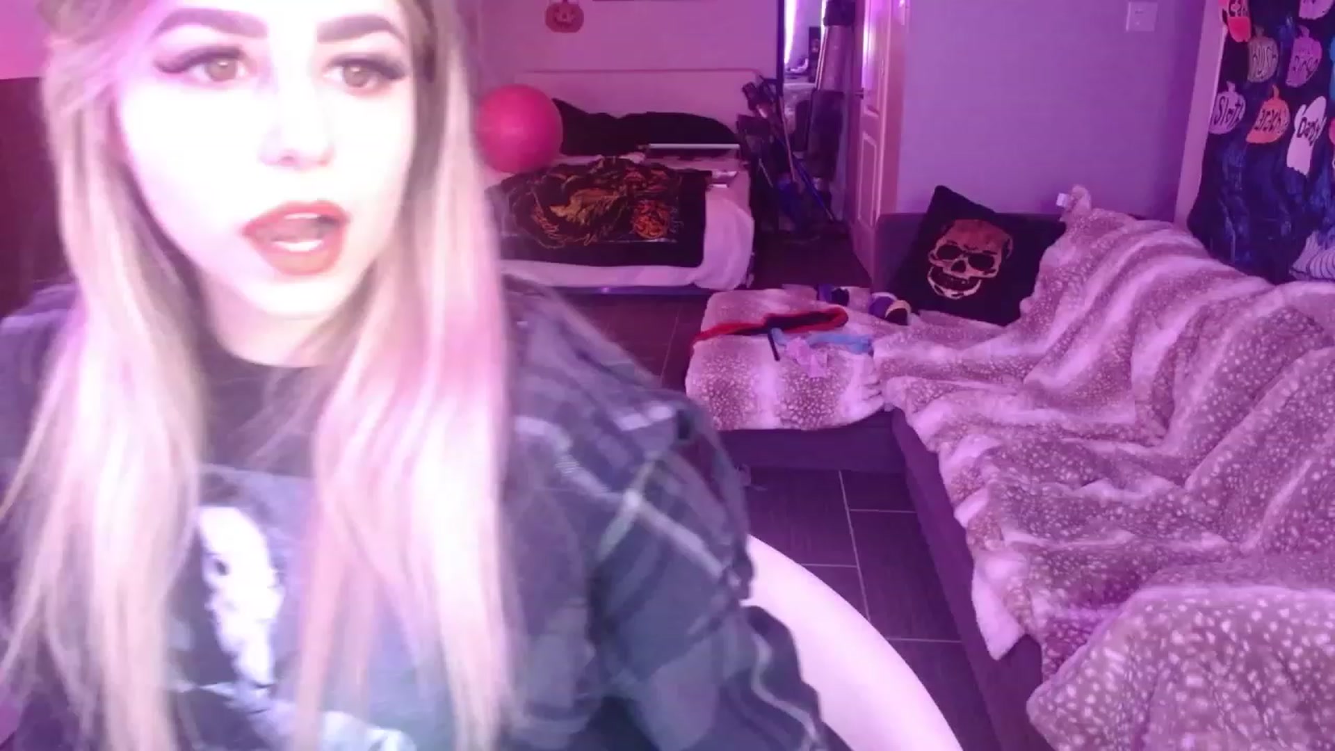 Gallery image thumbnail from Serafina's myfreecams stream on, 11/15/2023, 02:53 image 1 of 20