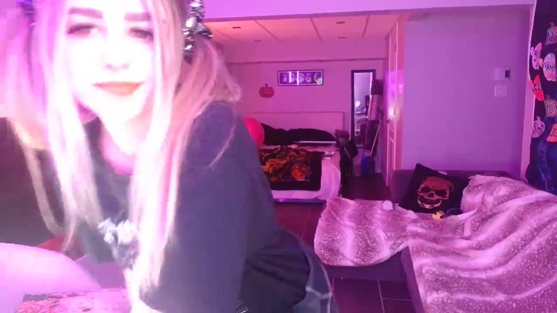 Gallery image thumbnail from Serafina's myfreecams stream on, 11/16/2023, 04:11 image 2 of 20