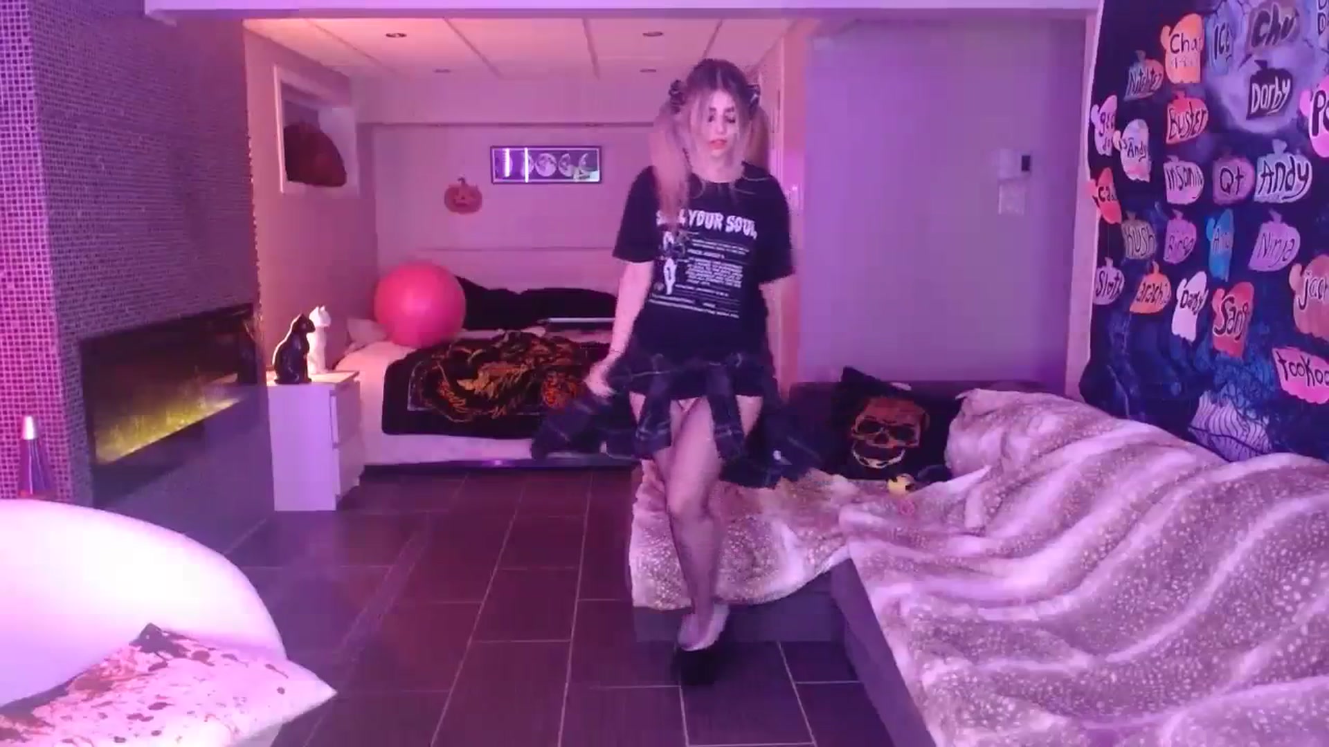 Gallery image thumbnail from Serafina's myfreecams stream on, 11/16/2023, 04:11 image 7 of 20