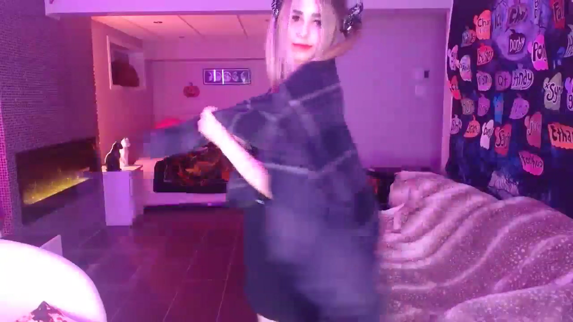 Gallery image thumbnail from Serafina's myfreecams stream on, 11/16/2023, 04:11 image 12 of 20