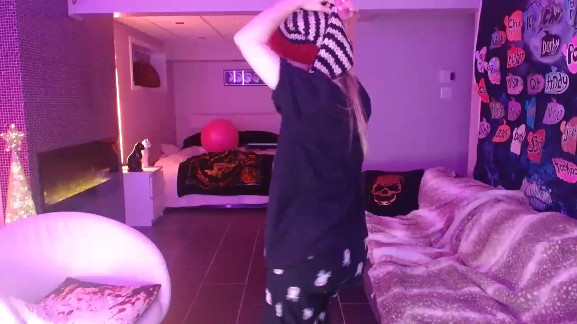 Gallery image thumbnail from Serafina's myfreecams stream on, 11/17/2023, 05:37 image 3 of 20