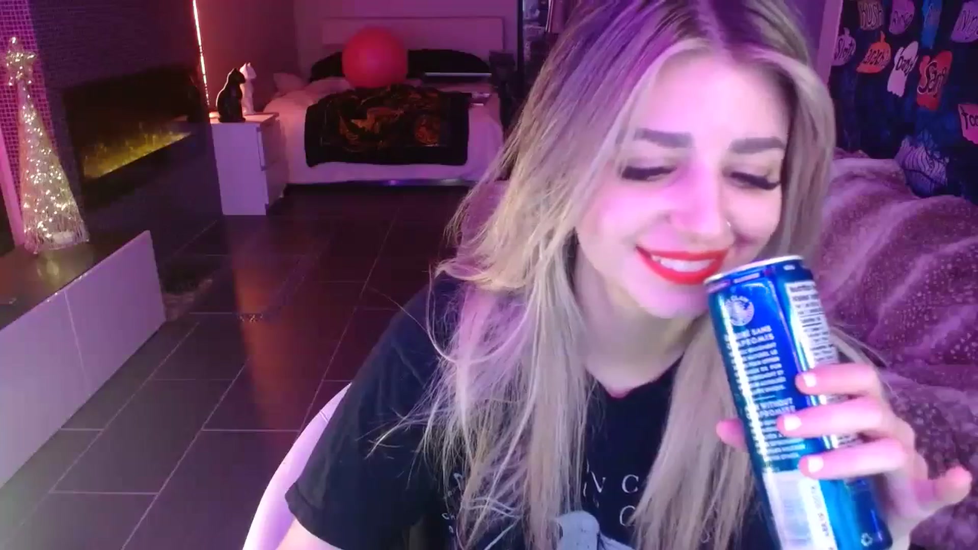 Gallery image thumbnail from Serafina's myfreecams stream on, 11/17/2023, 07:17 image 17 of 20