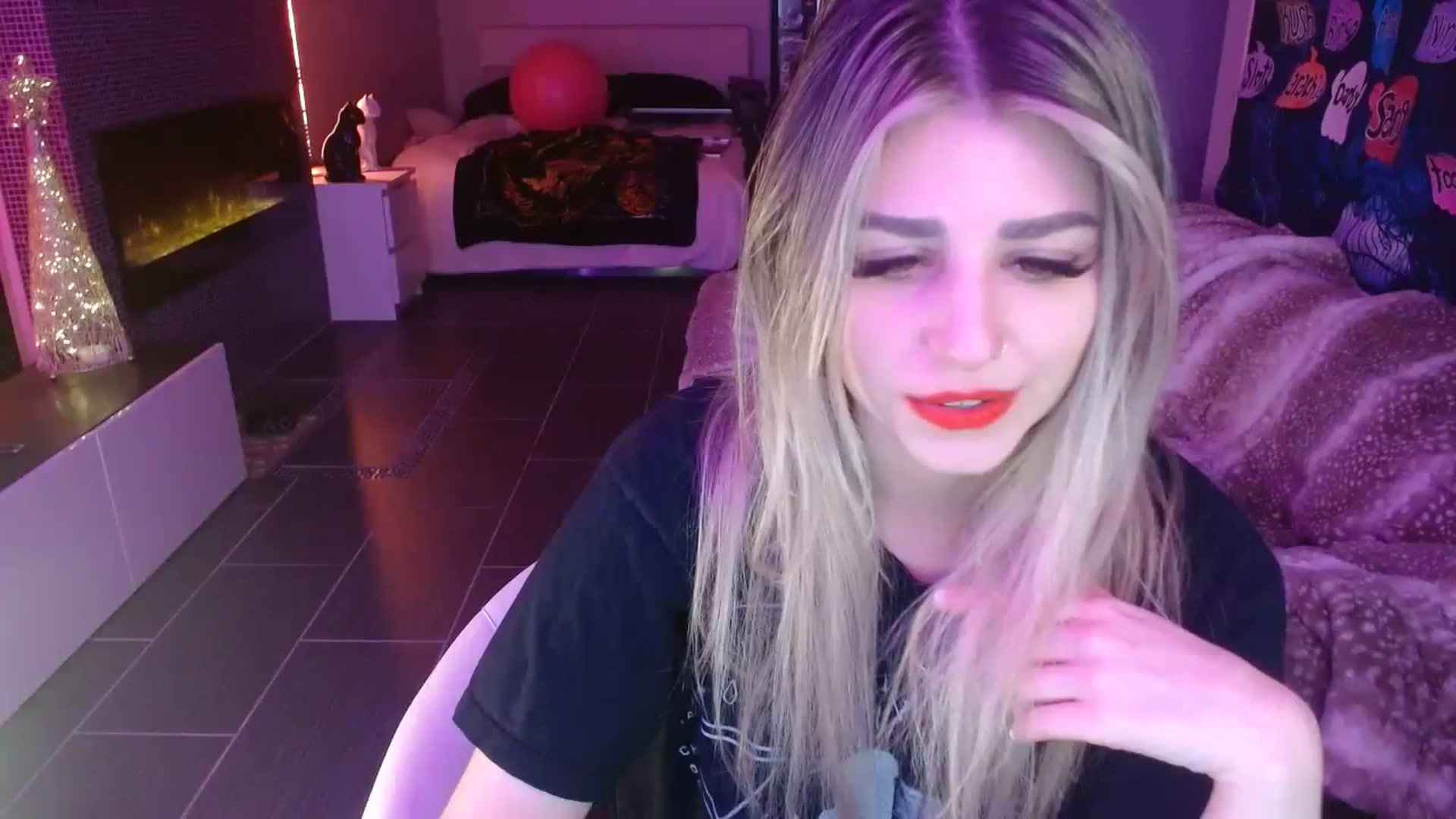 Gallery image thumbnail from Serafina's myfreecams stream on, 11/17/2023, 07:17 image 18 of 20