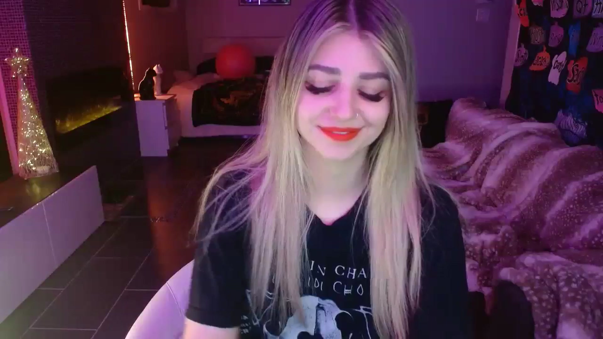 Gallery image thumbnail from Serafina's myfreecams stream on, 11/17/2023, 07:17 image 8 of 20