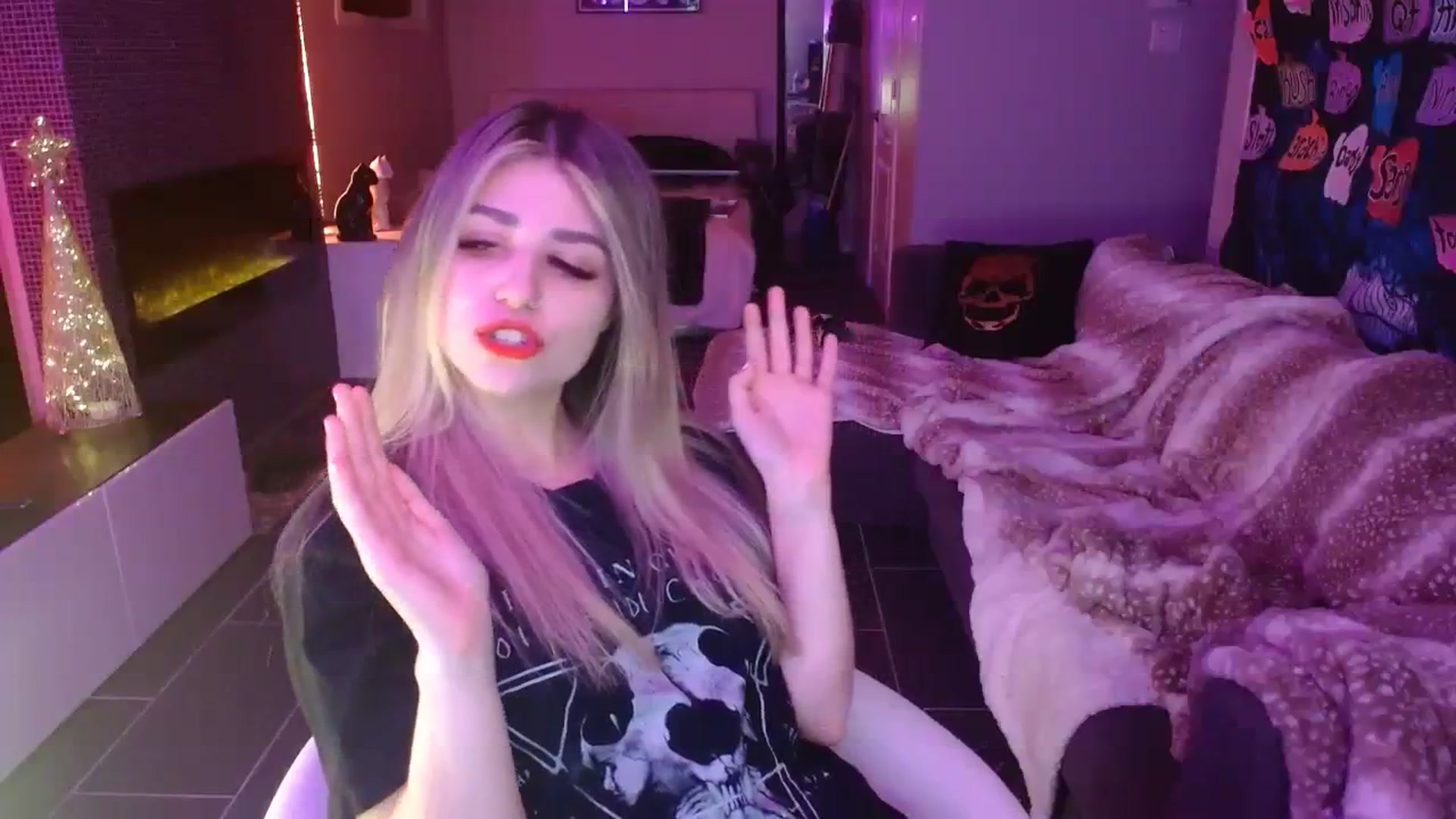 Gallery image thumbnail from Serafina's myfreecams stream on, 11/17/2023, 07:17 image 9 of 20