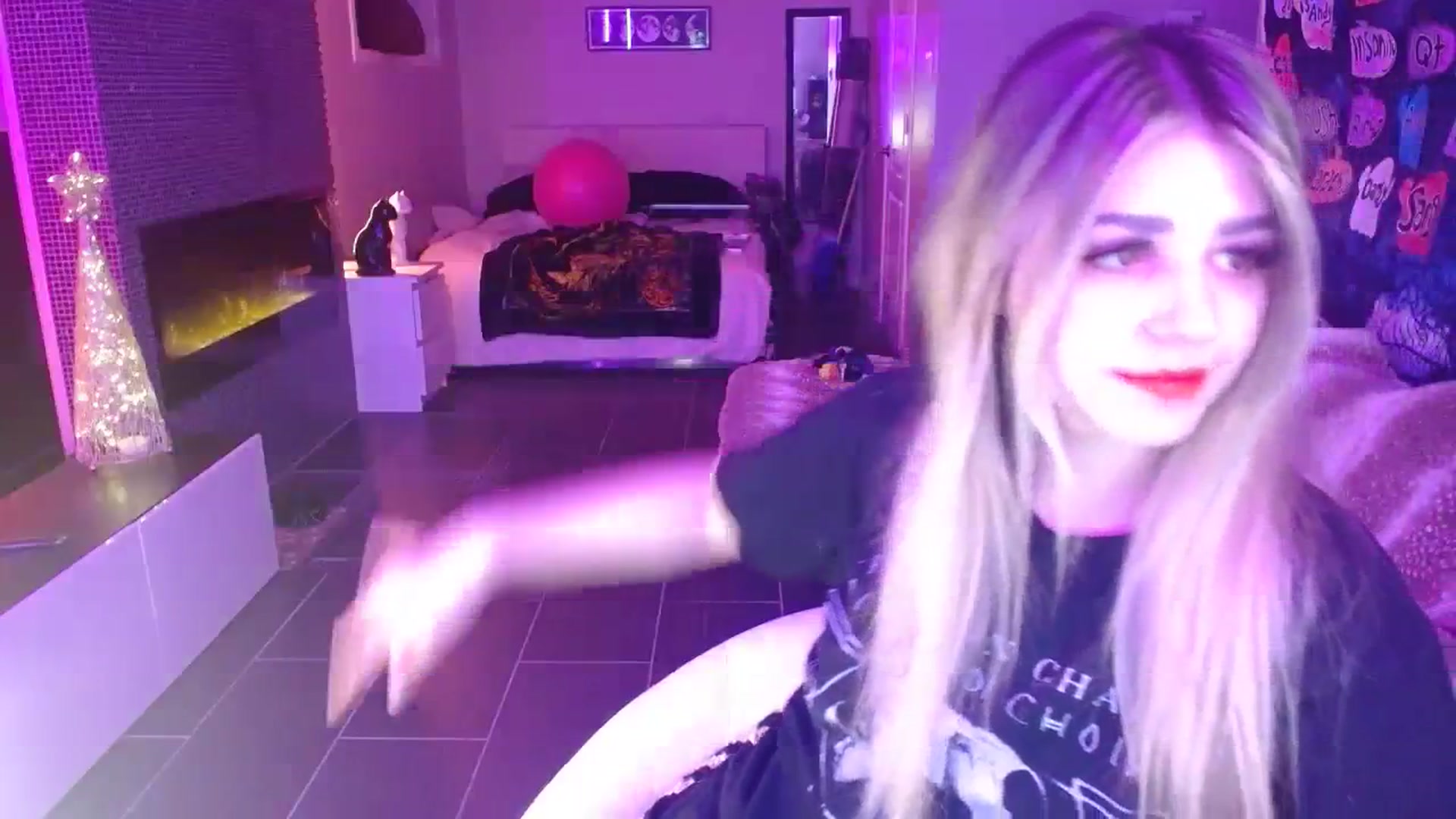 Gallery image thumbnail from Serafina's myfreecams stream on, 11/17/2023, 07:47 image 2 of 20