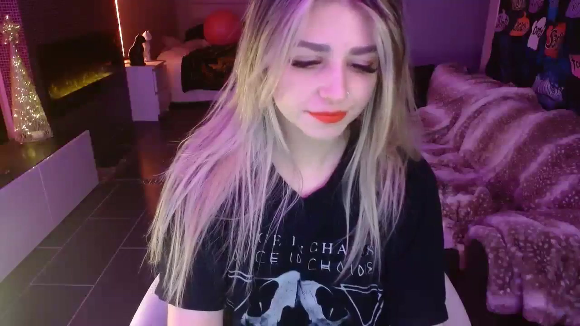 Gallery image thumbnail from Serafina's myfreecams stream on, 11/17/2023, 07:47 image 19 of 20