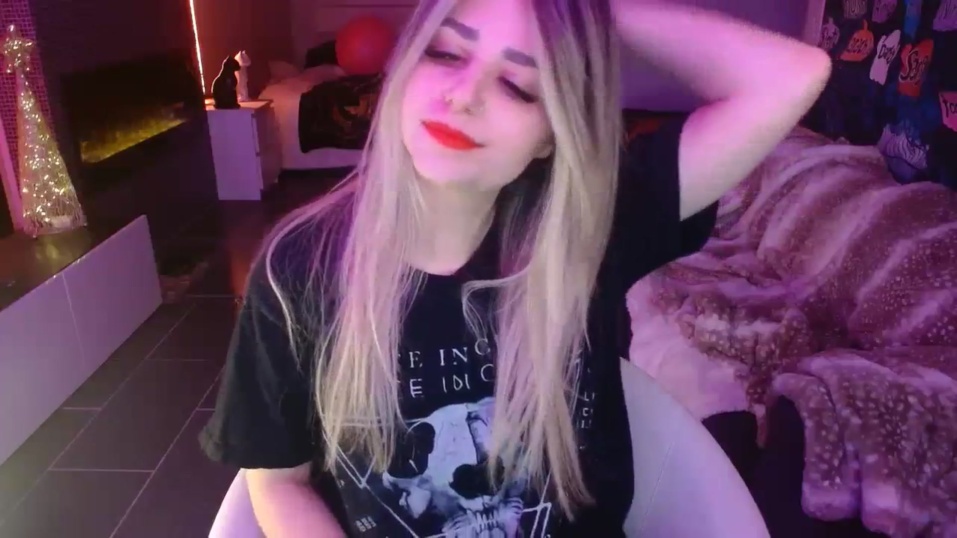 Gallery image thumbnail from Serafina's myfreecams stream on, 11/17/2023, 07:47 image 14 of 20