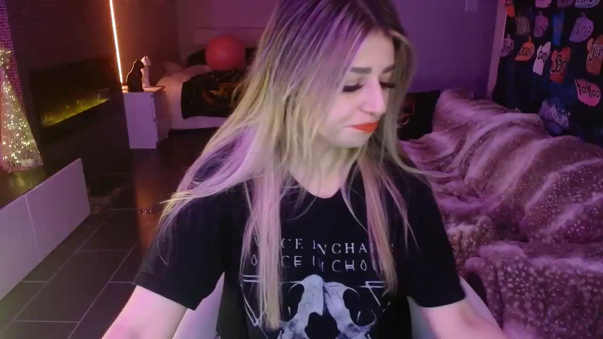 Gallery image thumbnail from Serafina's myfreecams stream on, 11/17/2023, 07:47 image 6 of 20