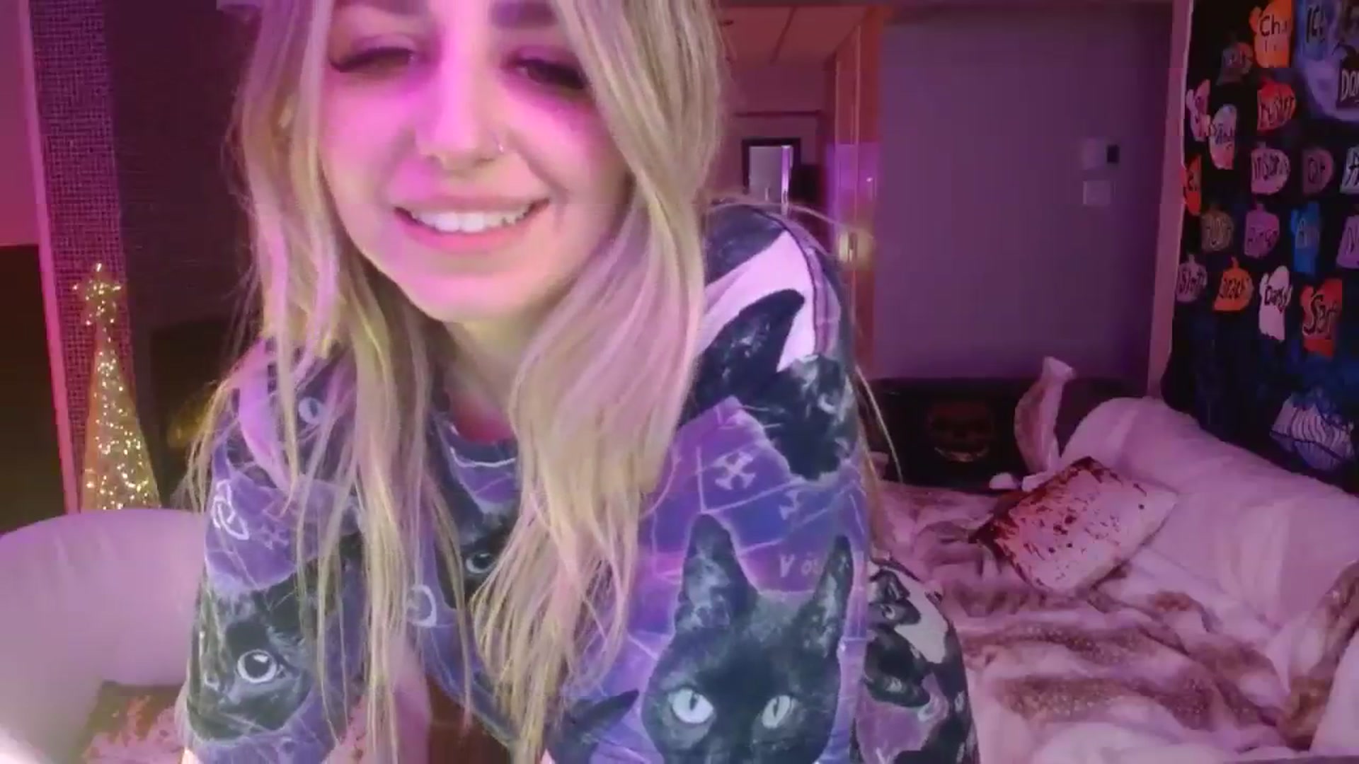 Gallery image thumbnail from Serafina's myfreecams stream on, 11/18/2023, 07:22 image 7 of 20