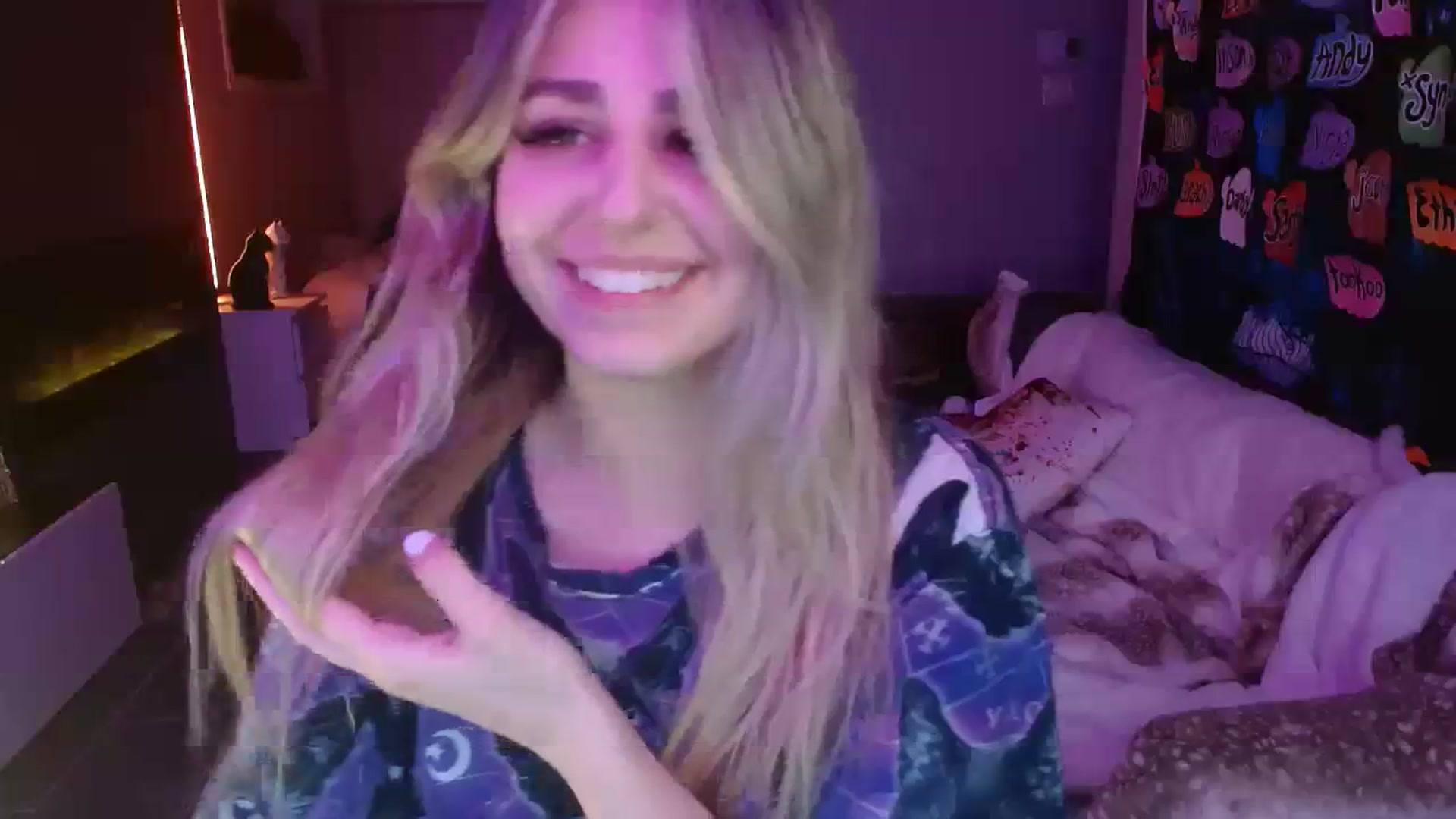 Gallery image thumbnail from Serafina's myfreecams stream on, 11/18/2023, 07:22 image 17 of 20