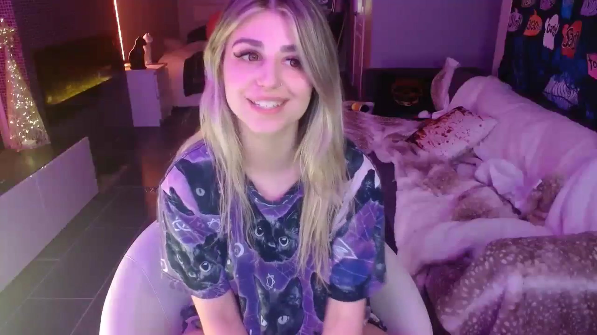 Gallery image thumbnail from Serafina's myfreecams stream on, 11/18/2023, 08:15 image 12 of 20