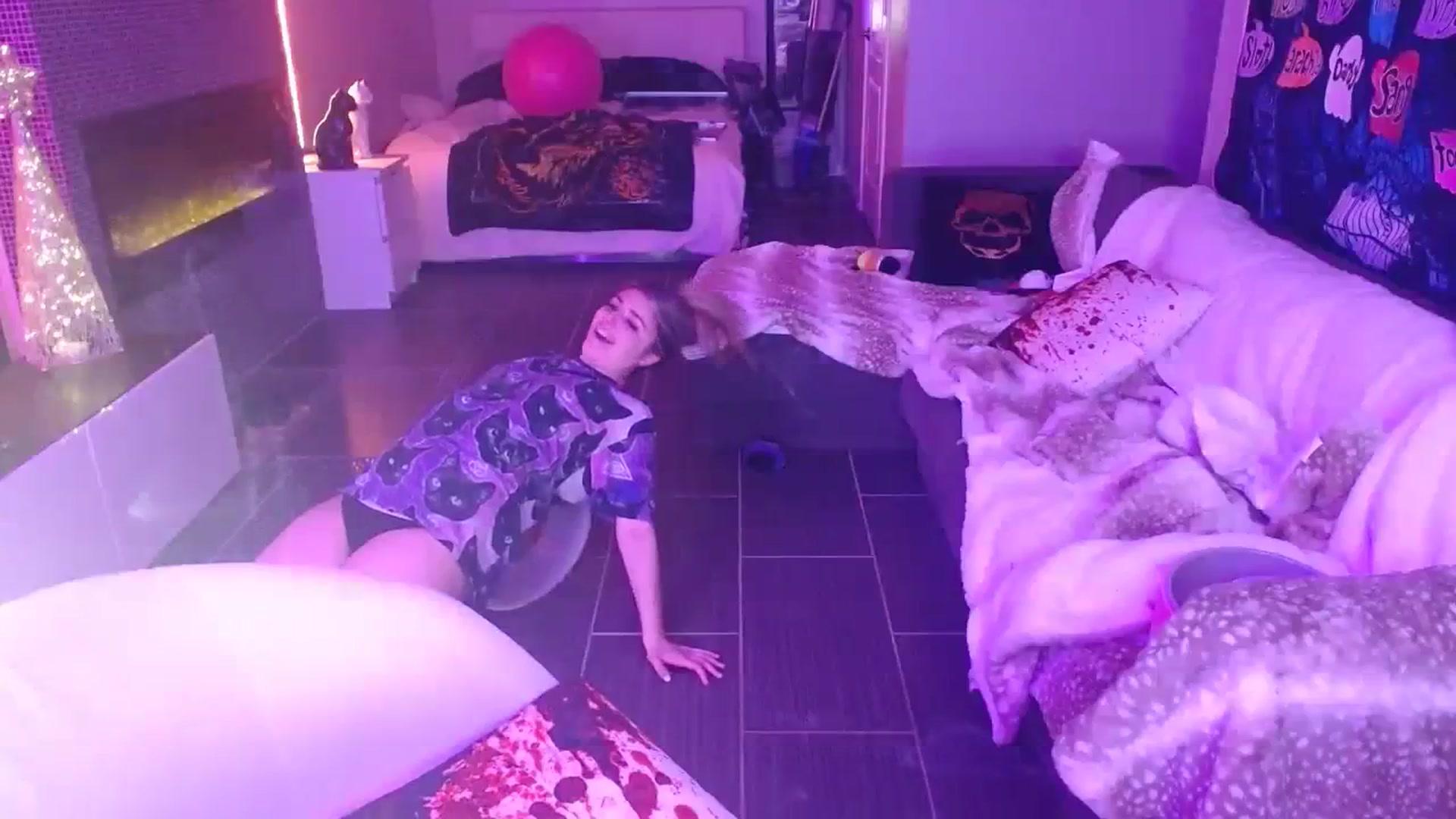 Gallery image thumbnail from Serafina's myfreecams stream on, 11/18/2023, 08:15 image 10 of 20