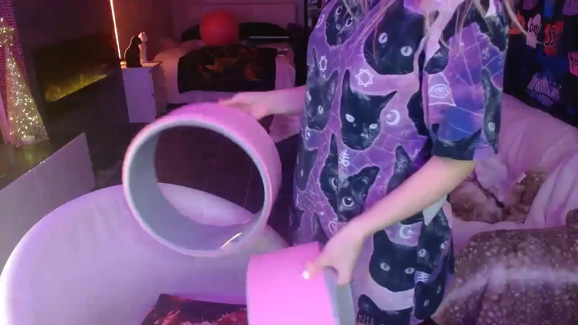 Gallery image thumbnail from Serafina's myfreecams stream on, 11/18/2023, 08:15 image 9 of 20