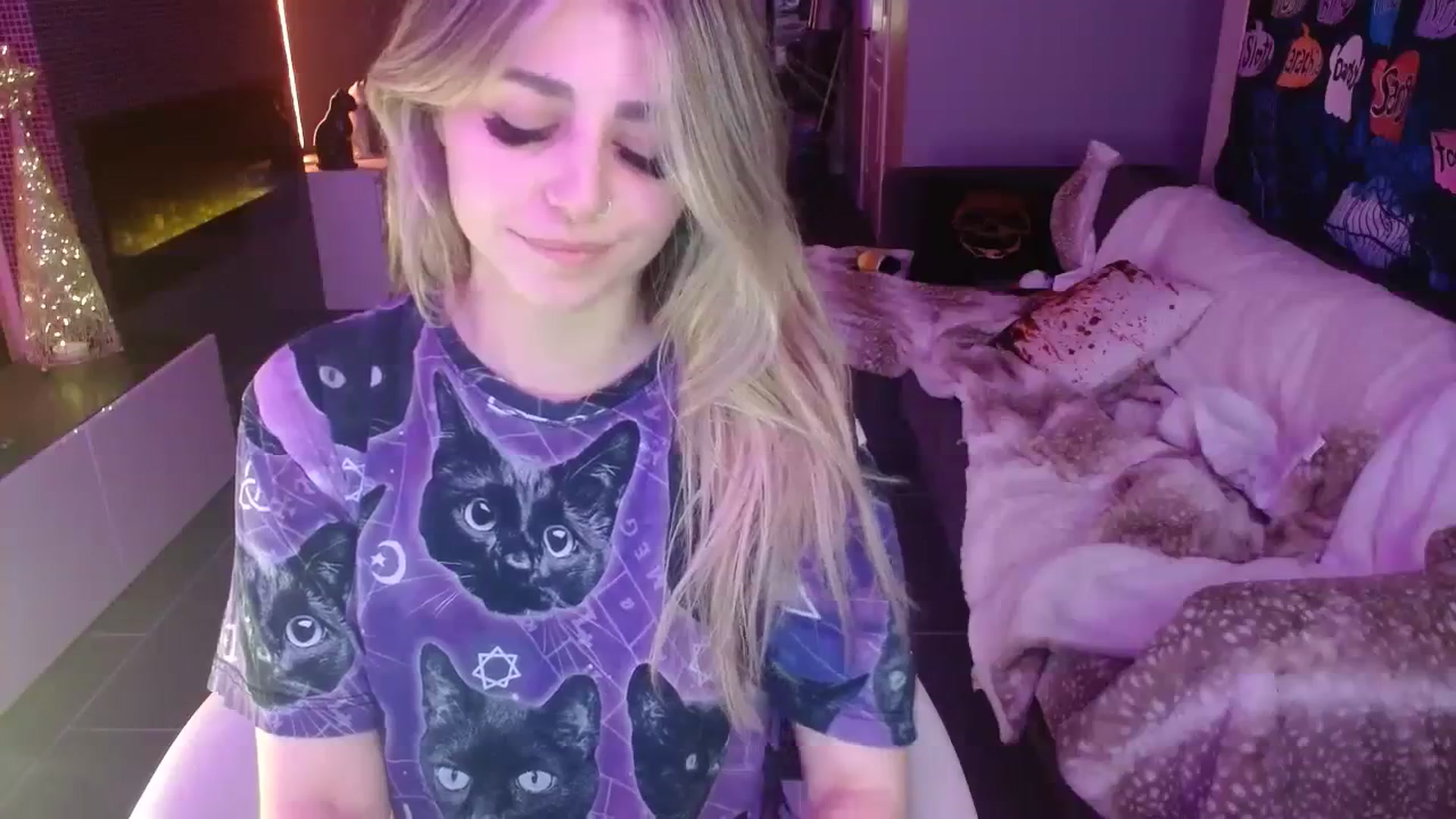 Gallery image thumbnail from Serafina's myfreecams stream on, 11/18/2023, 08:15 image 8 of 20