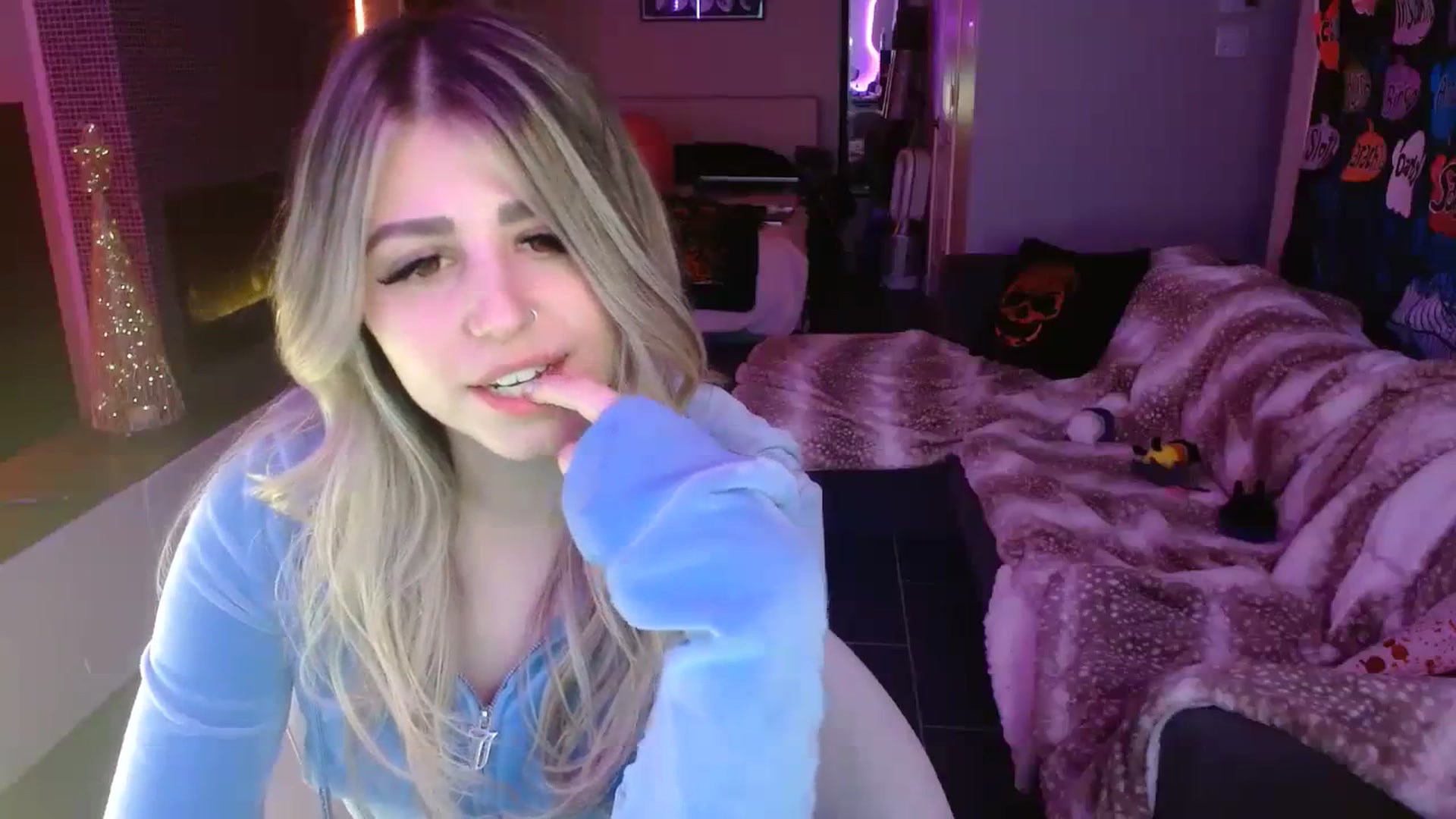 Gallery image thumbnail from Serafina's myfreecams stream on, 11/21/2023, 05:44 image 6 of 20