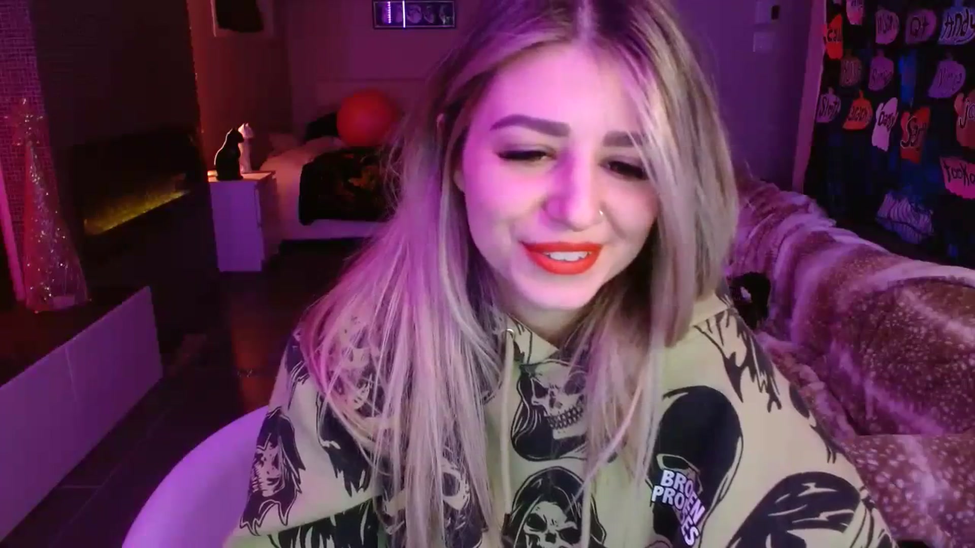 Gallery image thumbnail from Serafina's myfreecams stream on, 11/27/2023, 05:16 image 3 of 20