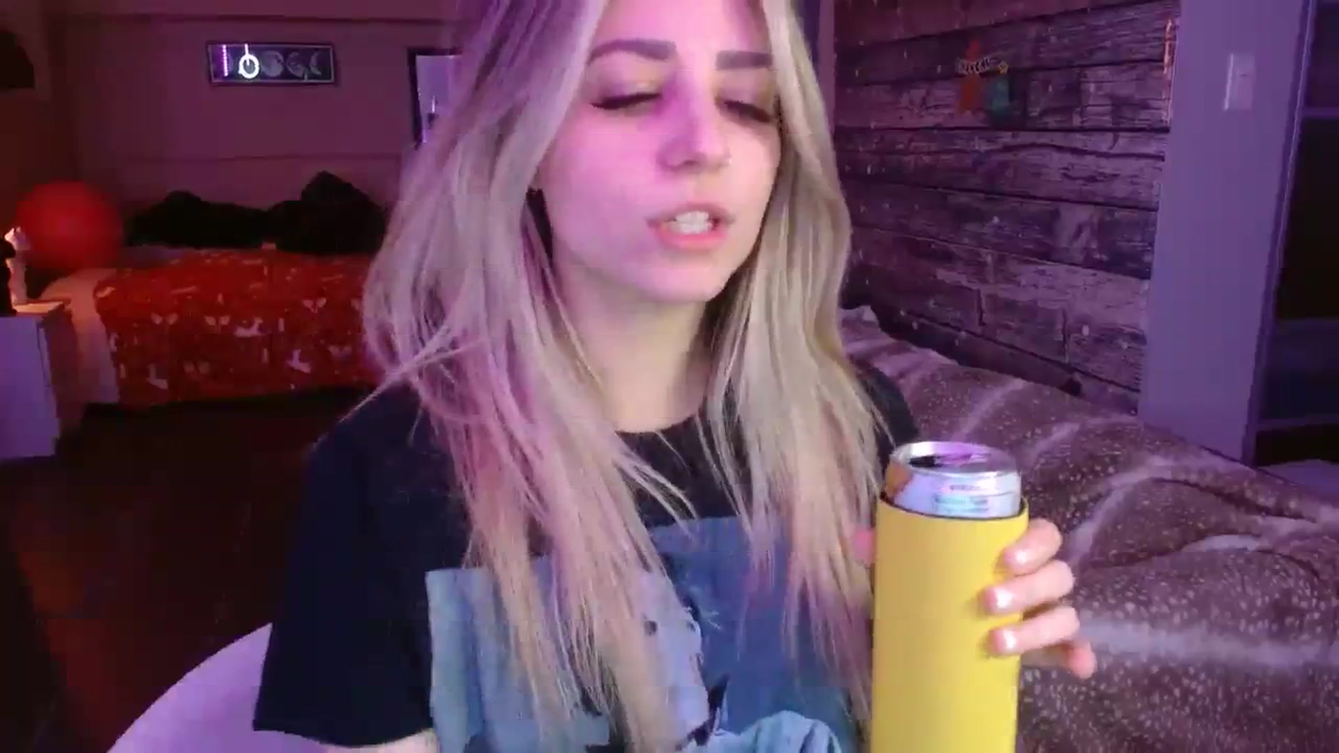 Gallery image thumbnail from Serafina's myfreecams stream on, 12/05/2023, 01:27 image 12 of 20