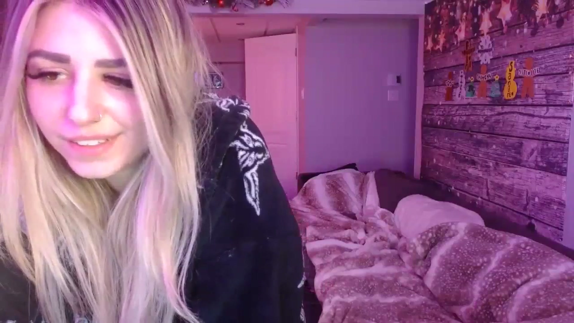 Gallery image thumbnail from Serafina's myfreecams stream on, 12/08/2023, 06:38 image 15 of 20