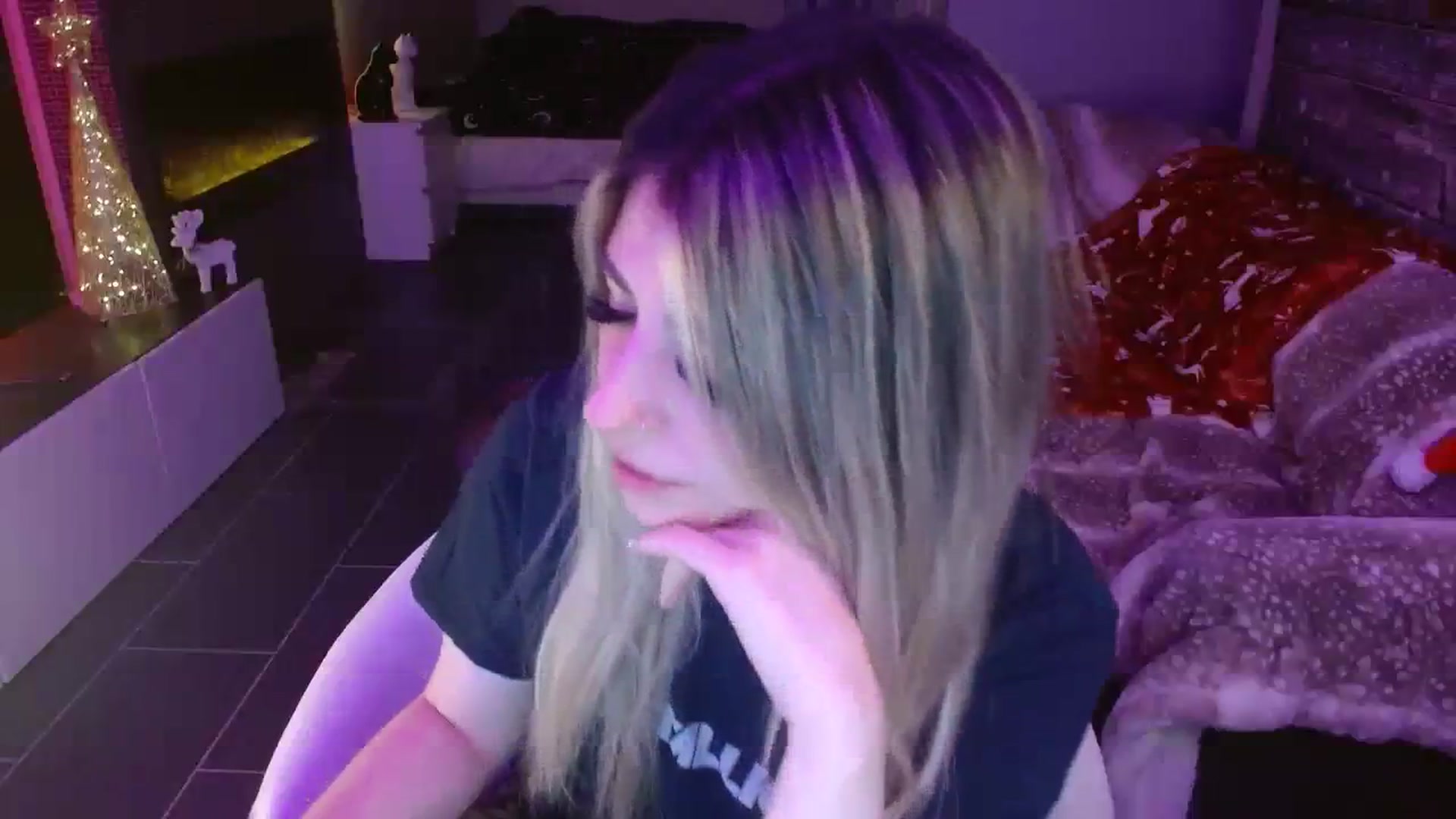 Gallery image thumbnail from Serafina's myfreecams stream on, 12/10/2023, 07:39 image 9 of 20