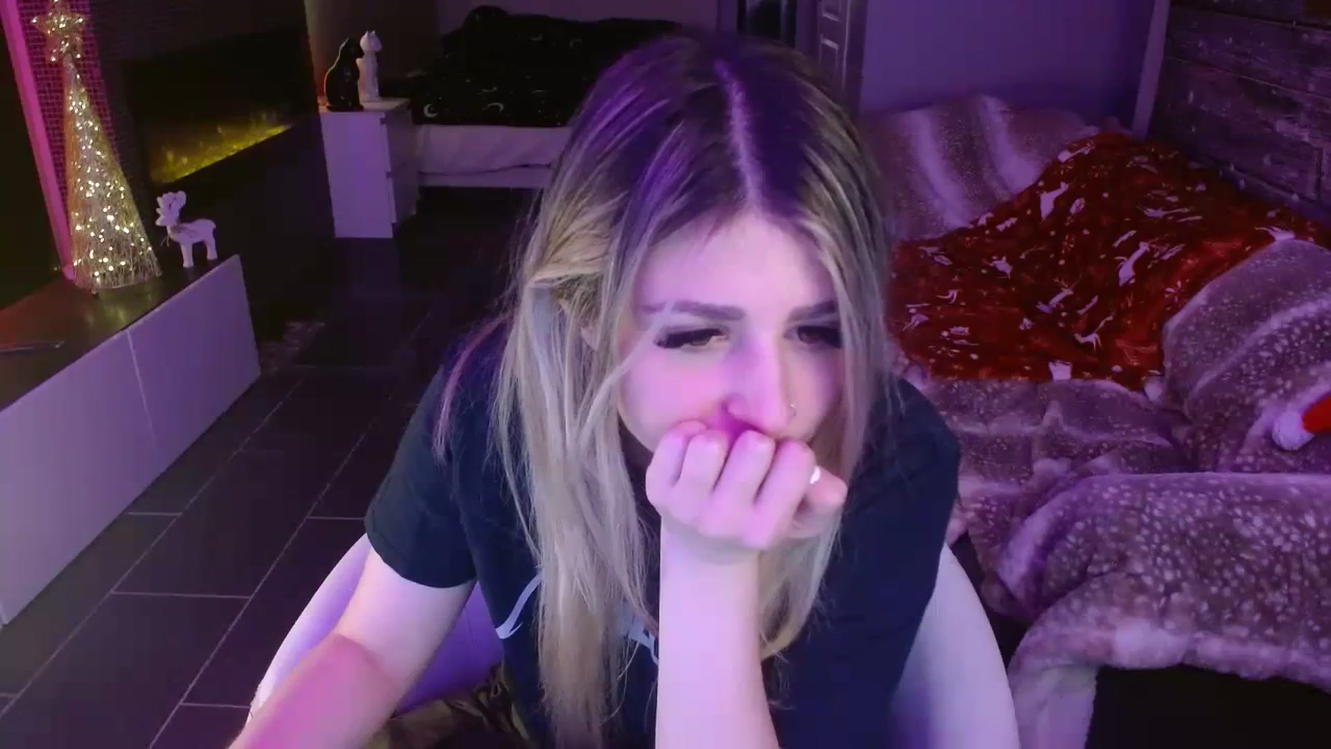 Gallery image thumbnail from Serafina's myfreecams stream on, 12/10/2023, 07:39 image 16 of 20