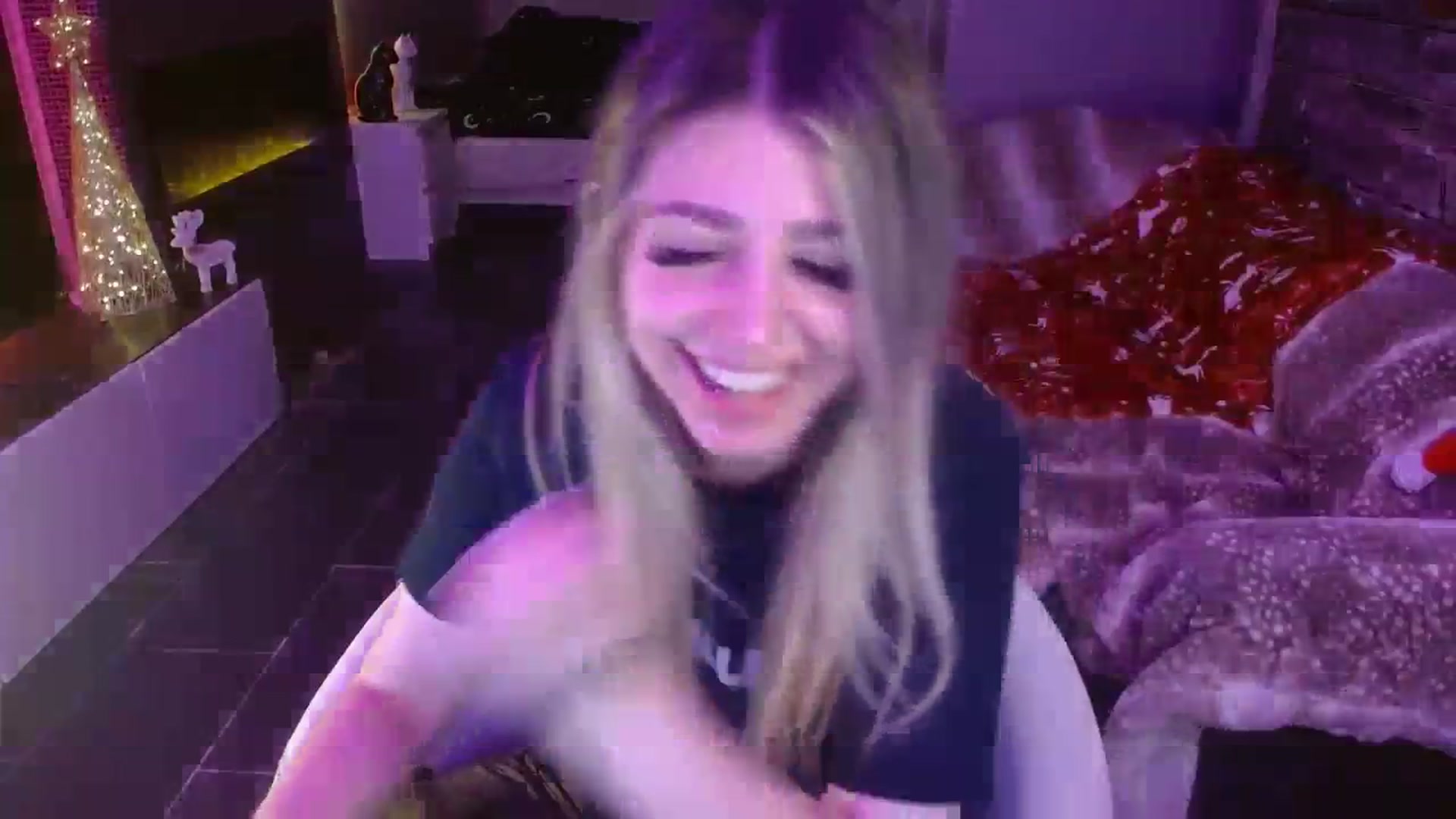 Gallery image thumbnail from Serafina's myfreecams stream on, 12/10/2023, 07:39 image 15 of 20