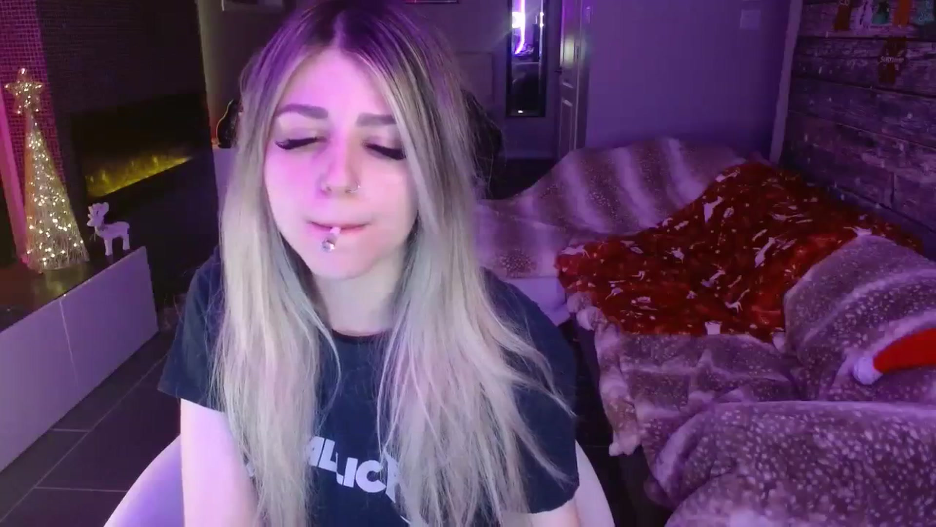 Gallery image thumbnail from Serafina's myfreecams stream on, 12/10/2023, 07:39 image 3 of 20
