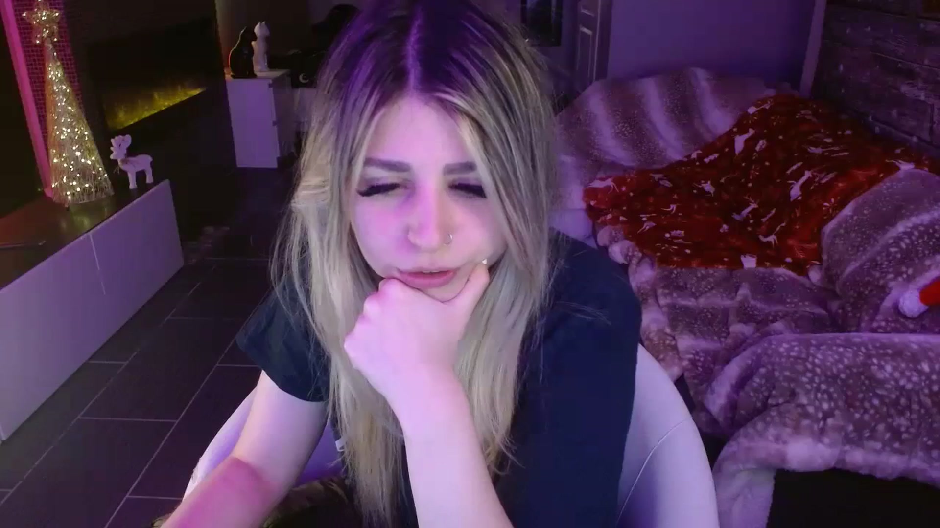 Gallery image thumbnail from Serafina's myfreecams stream on, 12/10/2023, 07:39 image 12 of 20